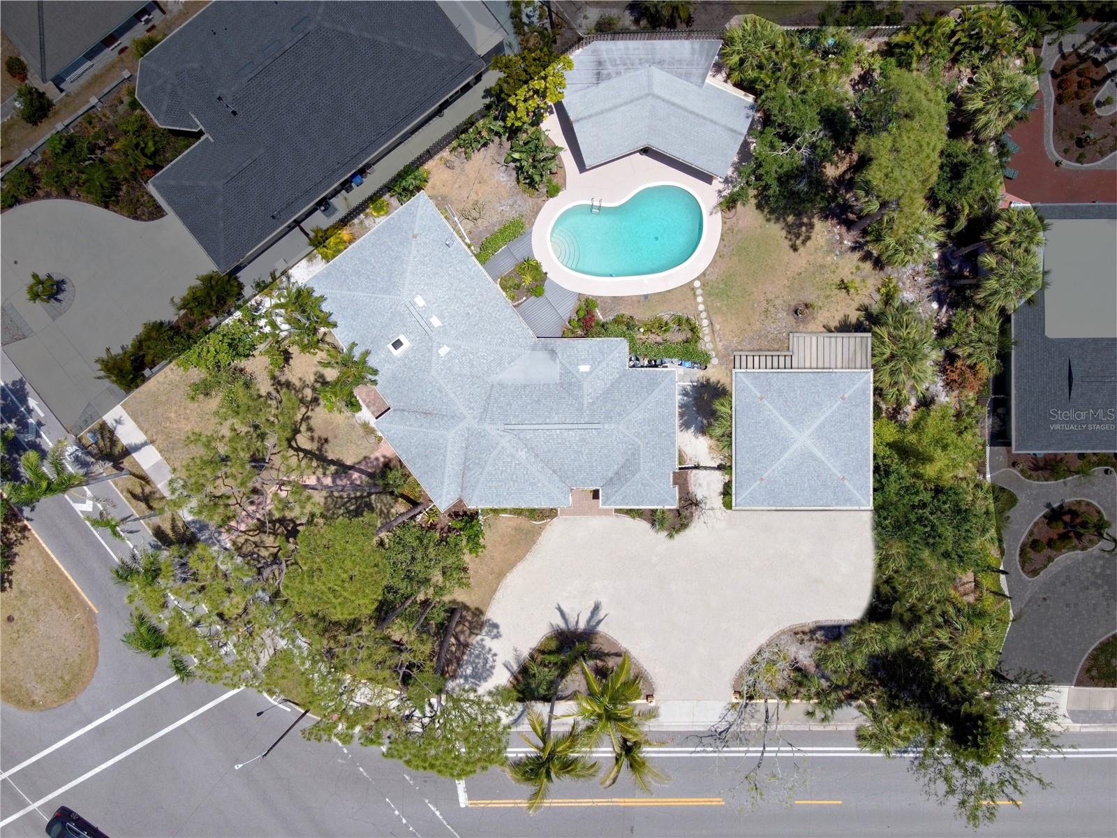 Image 7 of 48 For 337 Harbor Drive S