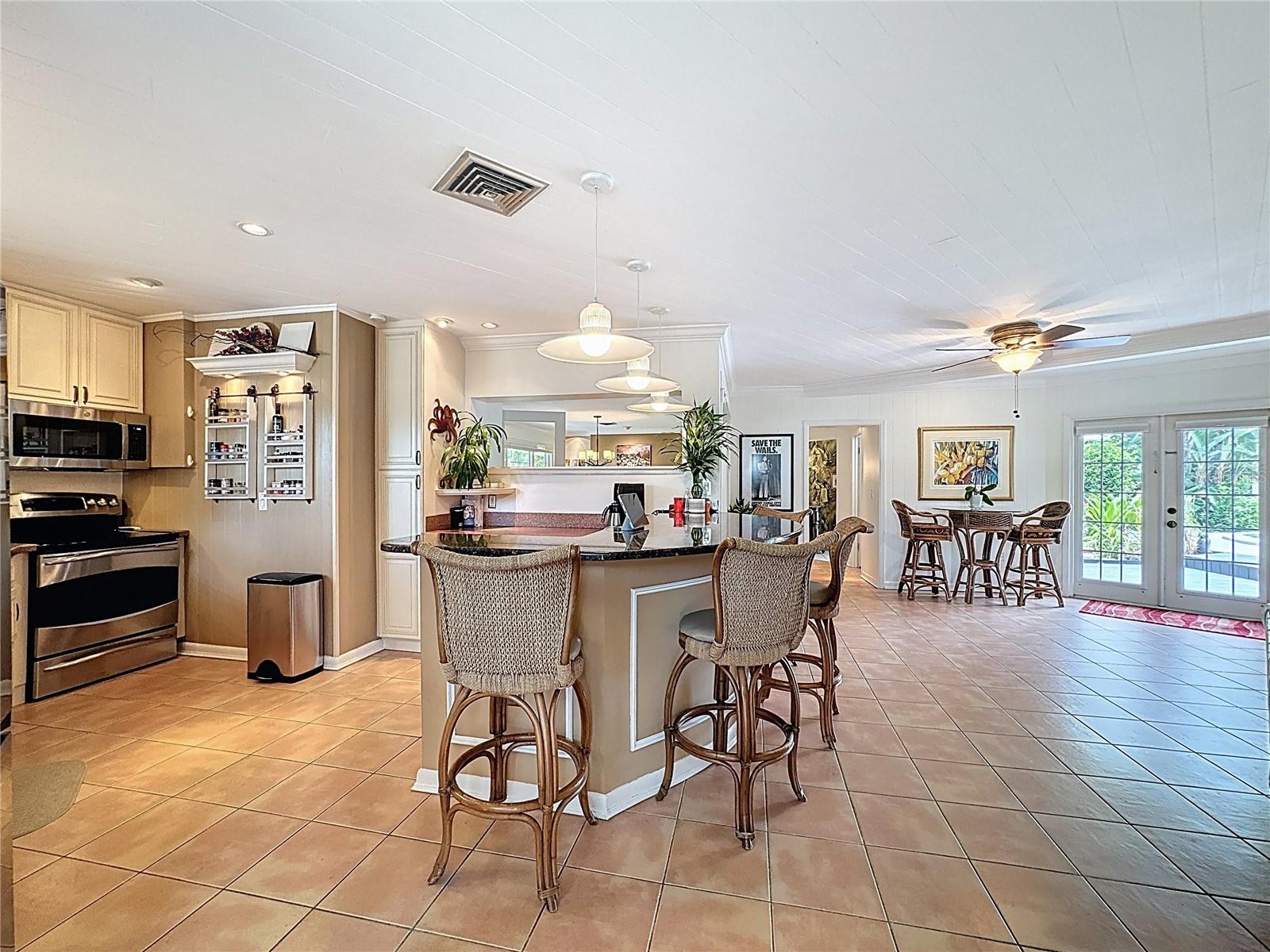 Image 9 of 48 For 337 Harbor Drive S