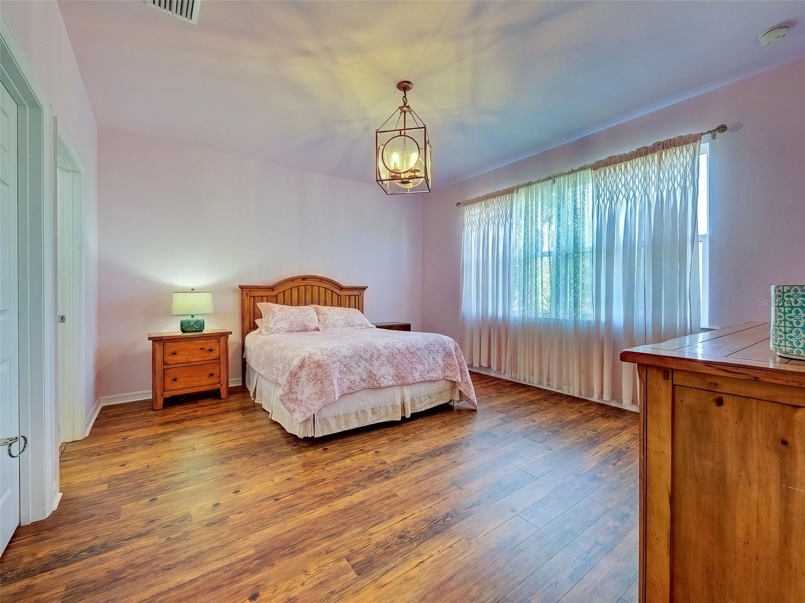 Image 16 of 61 For 4344 Lenox Boulevard