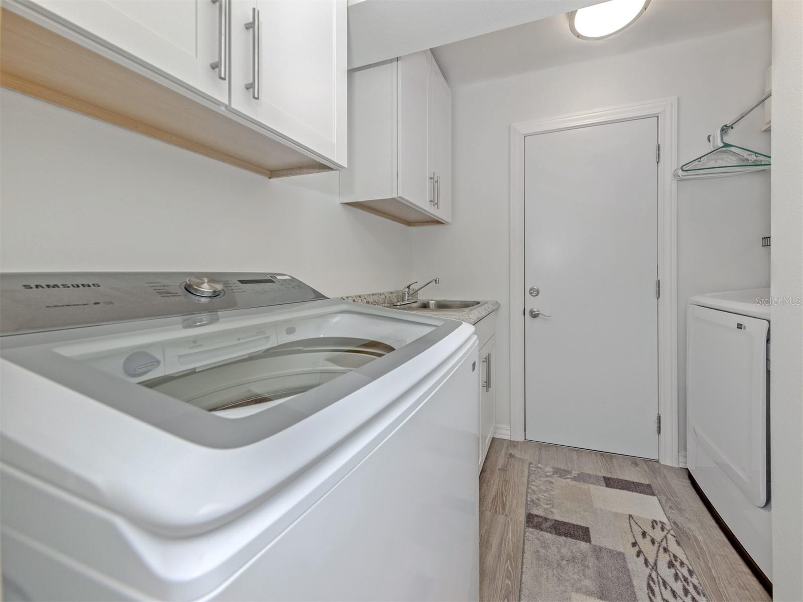 Image 10 of 82 For 601 Pinebrook Crescent 1