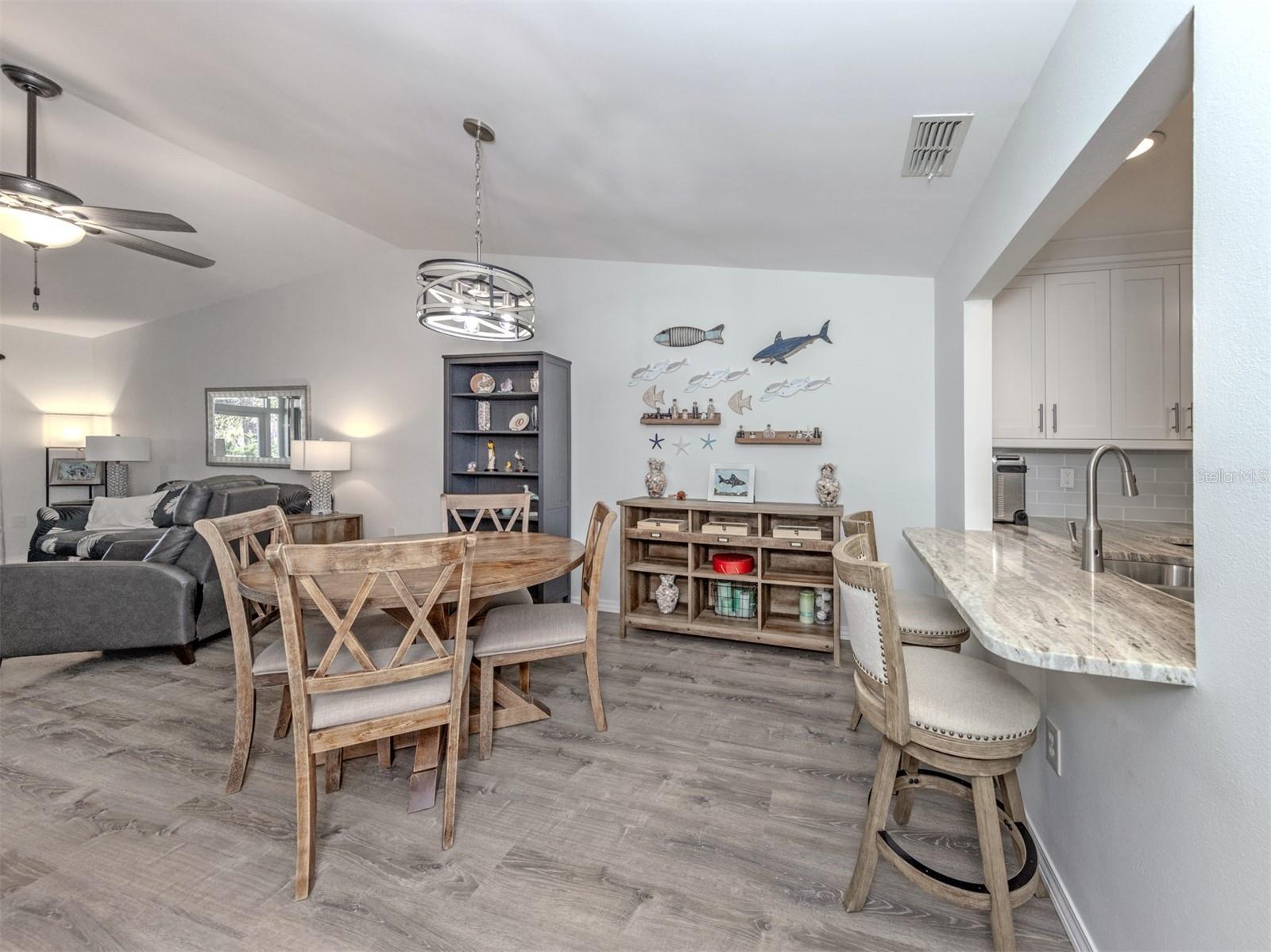 Image 12 of 82 For 601 Pinebrook Crescent 1