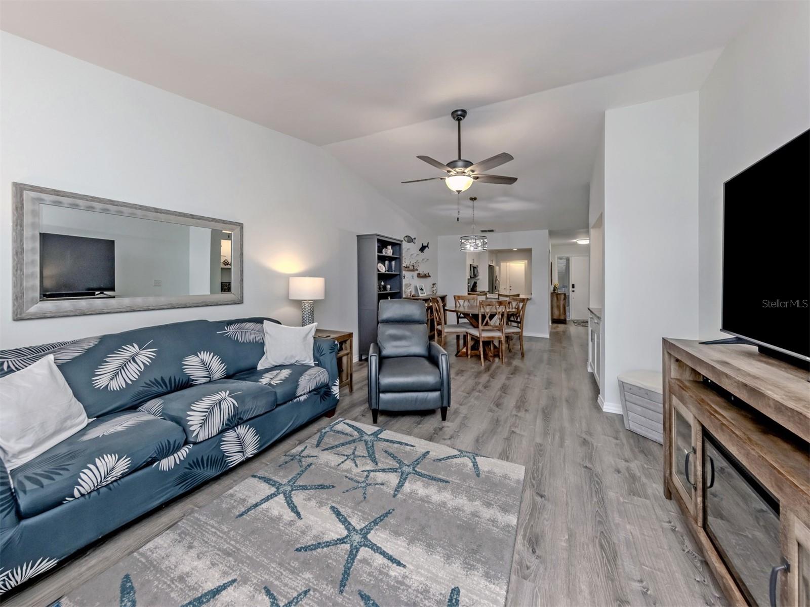 Image 16 of 82 For 601 Pinebrook Crescent 1