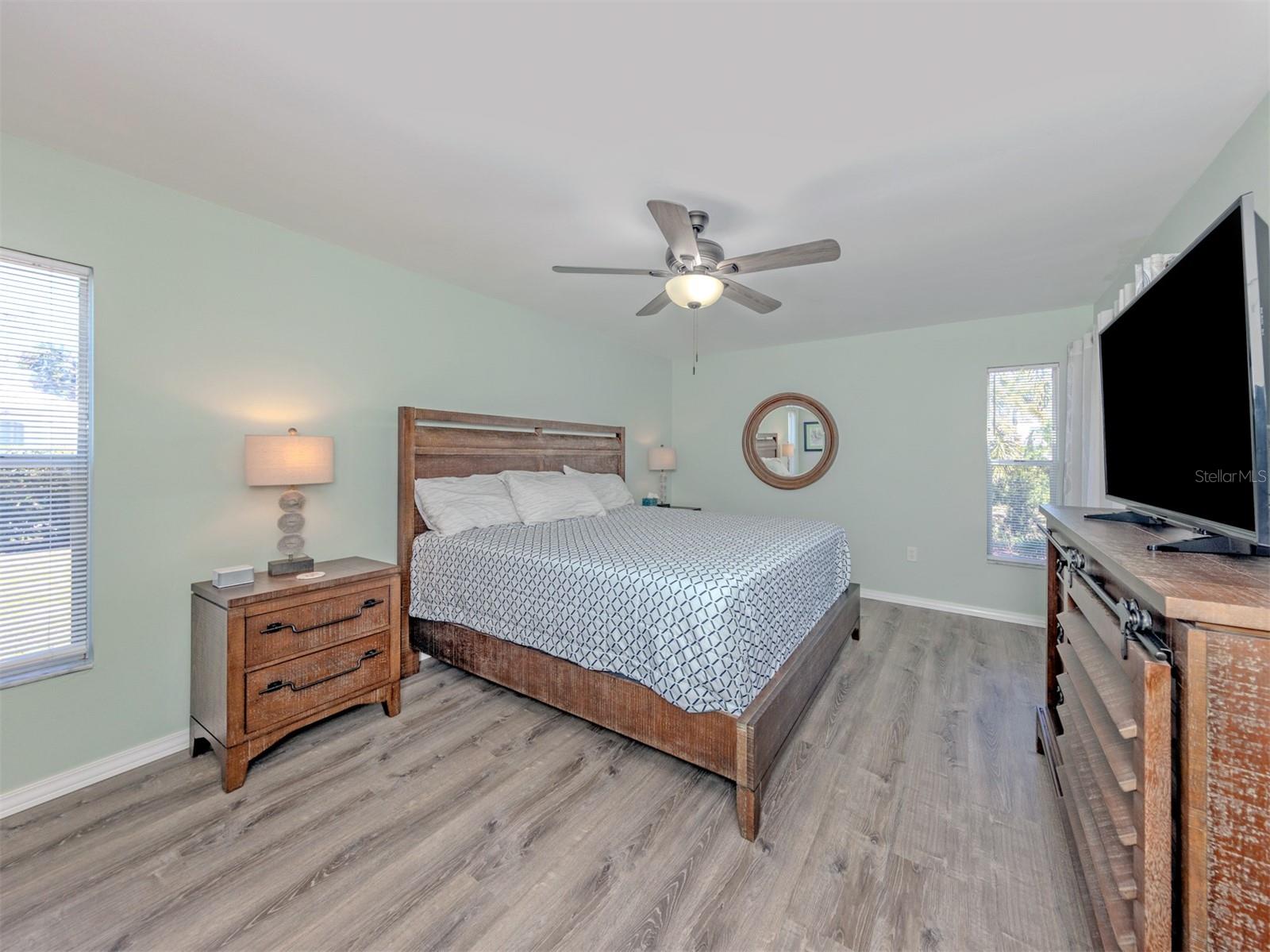 Image 20 of 82 For 601 Pinebrook Crescent 1