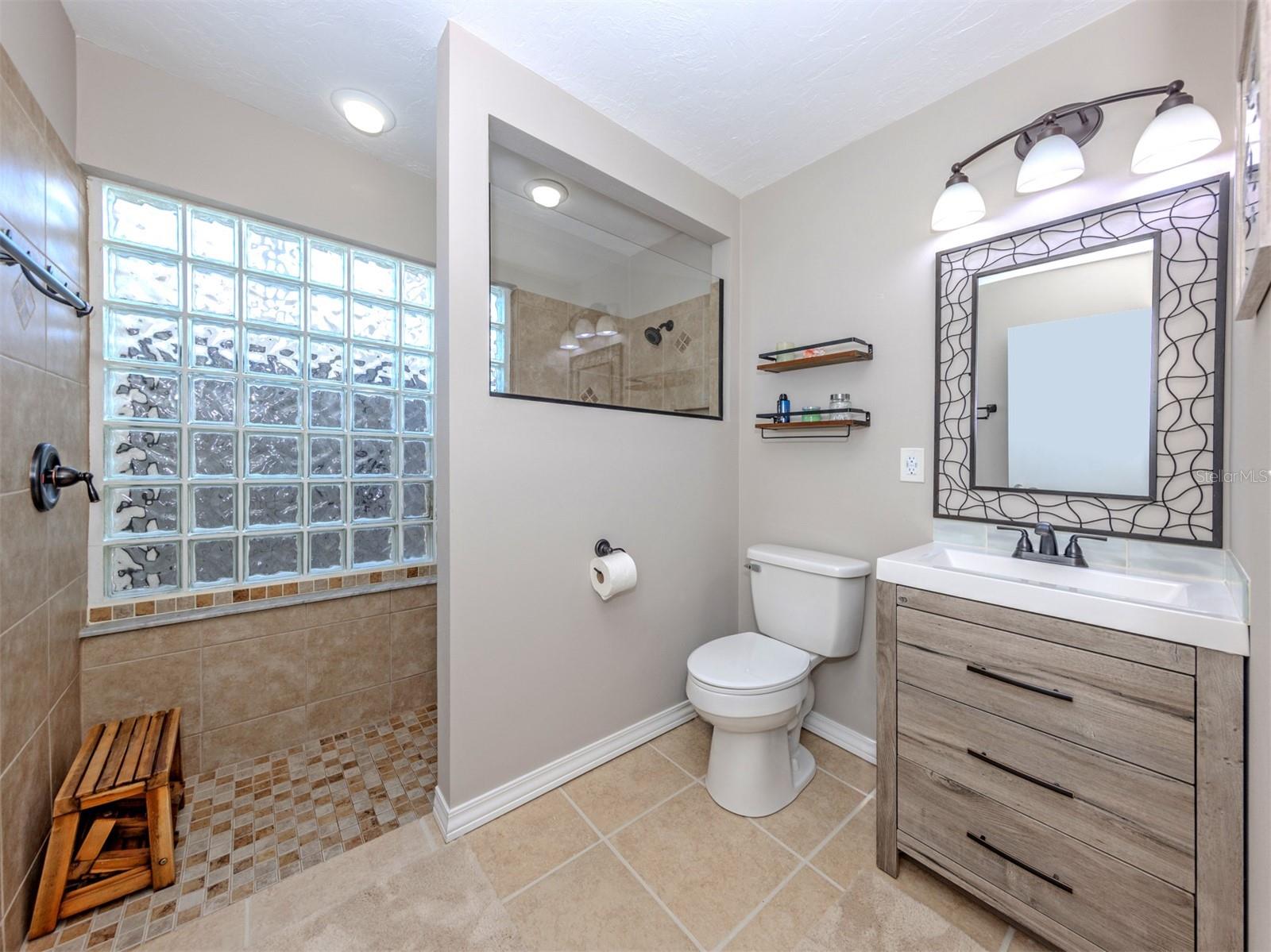 Image 24 of 82 For 601 Pinebrook Crescent 1