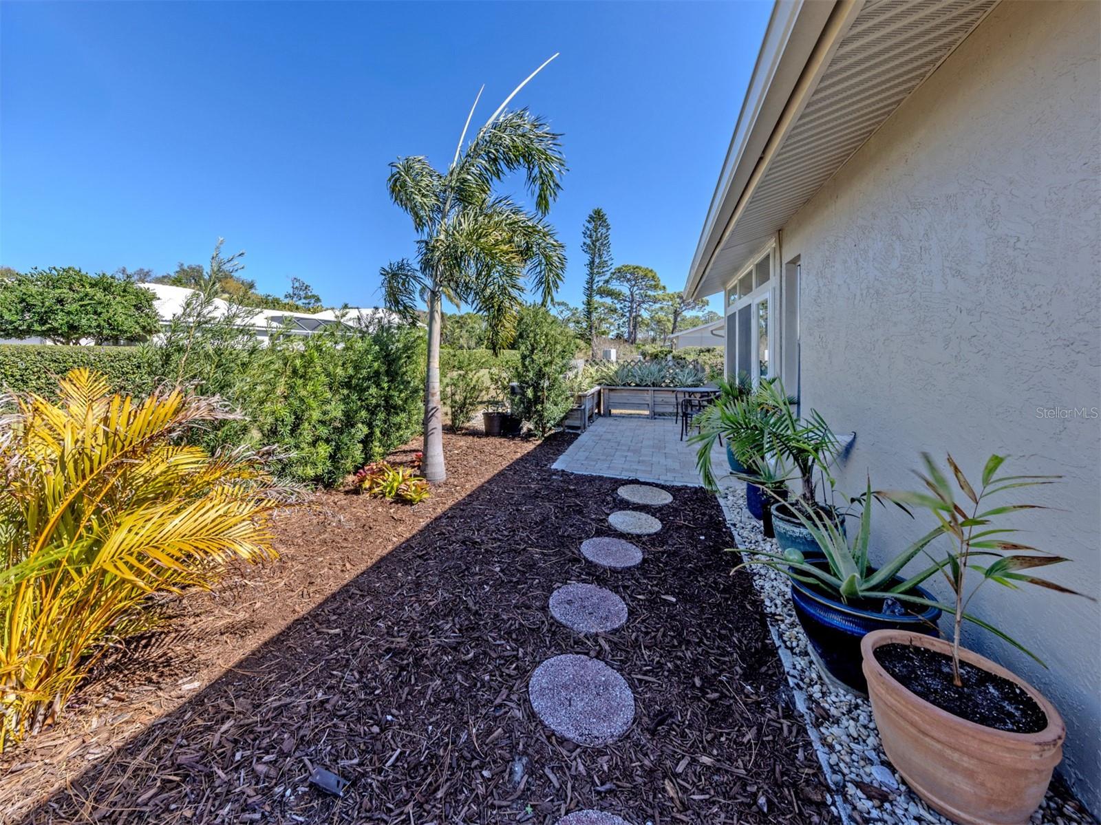 Image 26 of 82 For 601 Pinebrook Crescent 1