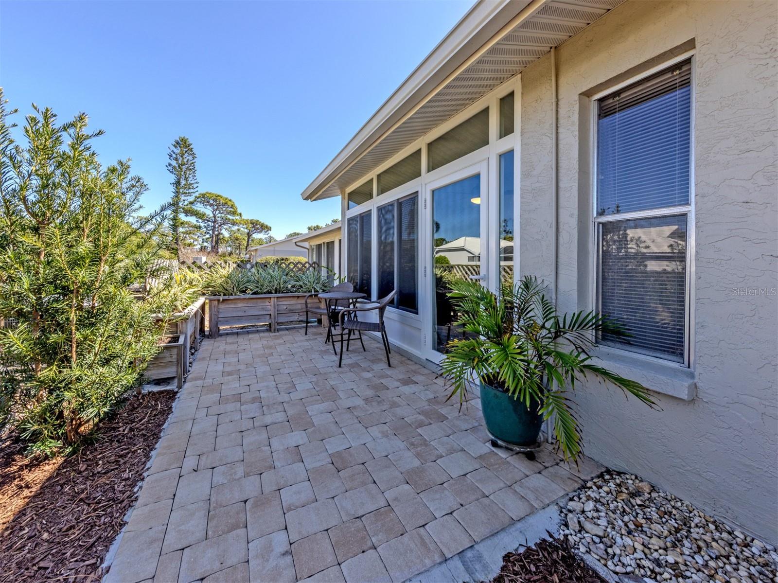 Image 27 of 82 For 601 Pinebrook Crescent 1