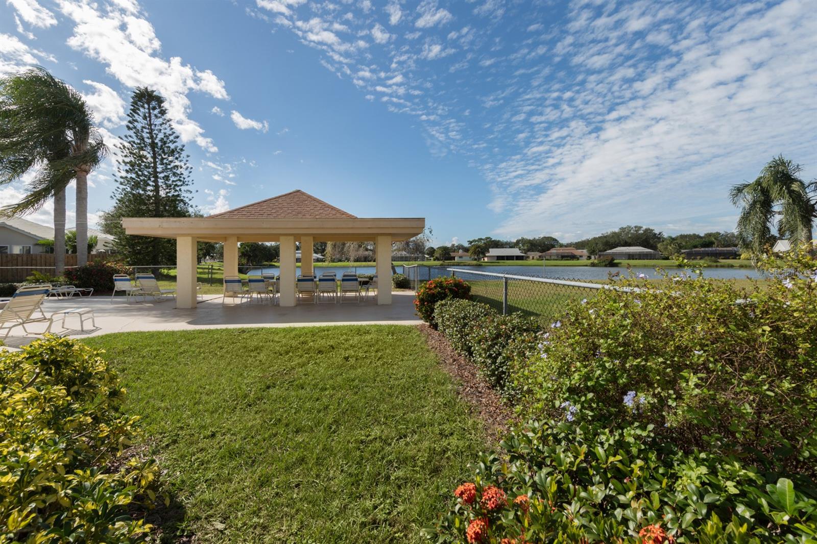 Image 32 of 82 For 601 Pinebrook Crescent 1