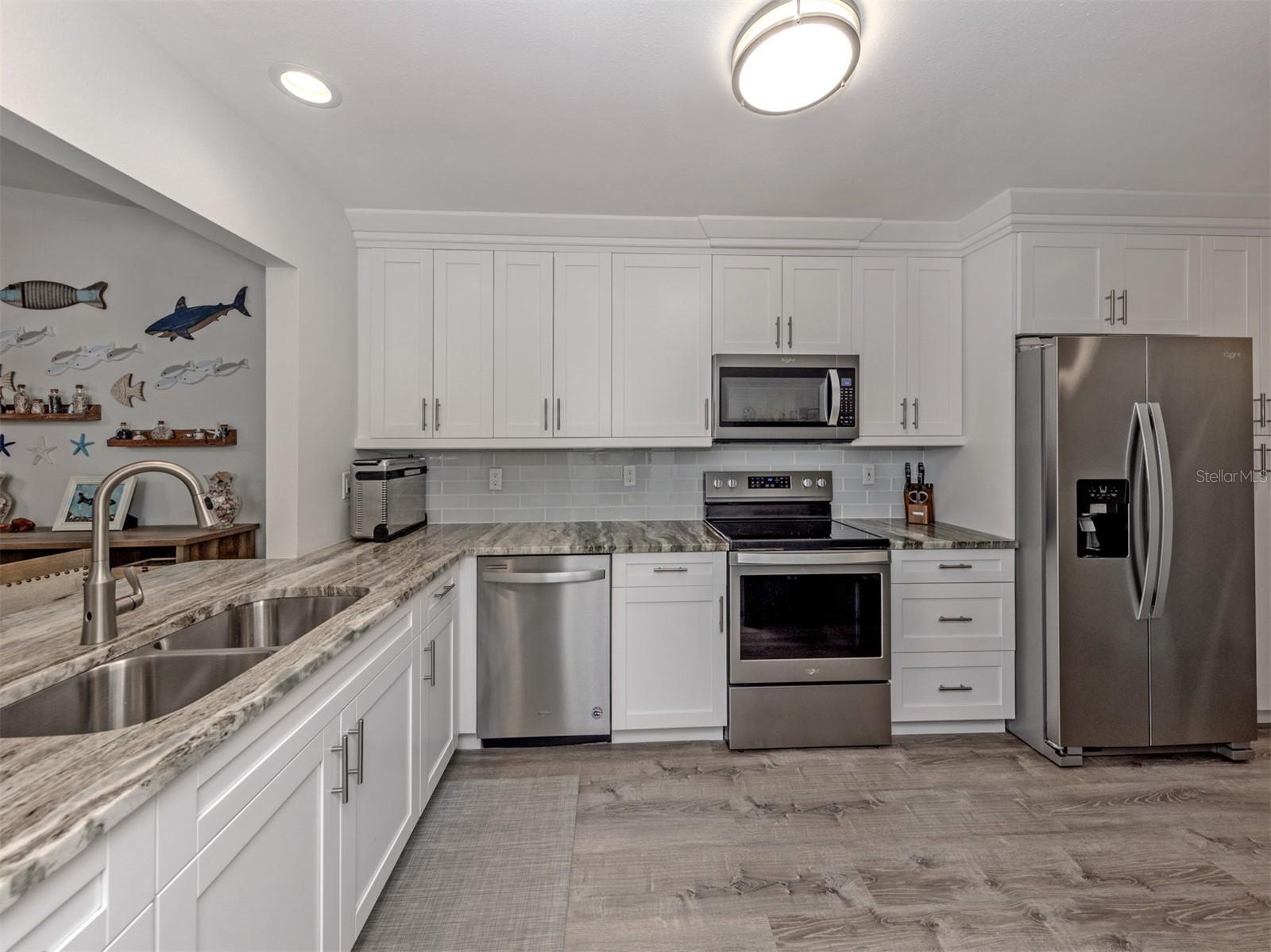 Image 7 of 82 For 601 Pinebrook Crescent 1