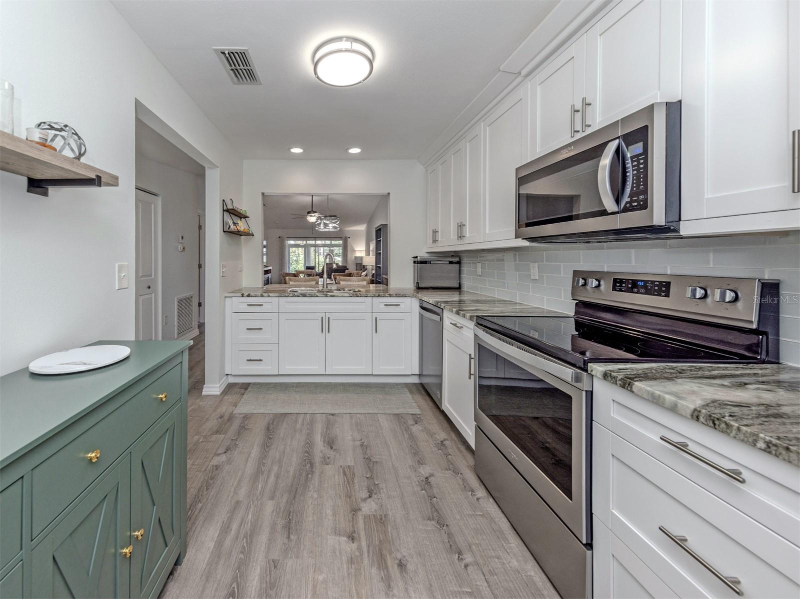 Image 8 of 82 For 601 Pinebrook Crescent 1