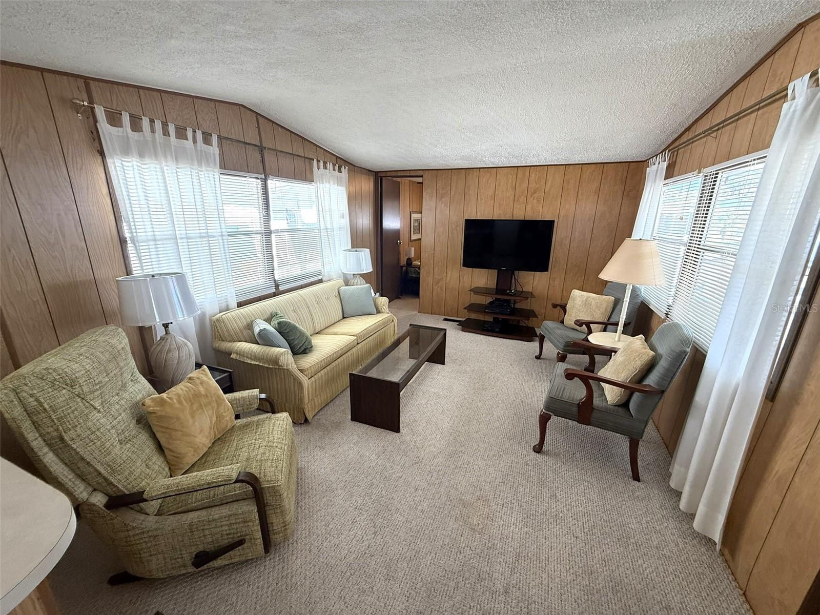 Image 10 of 42 For 212 Wolverine Avenue