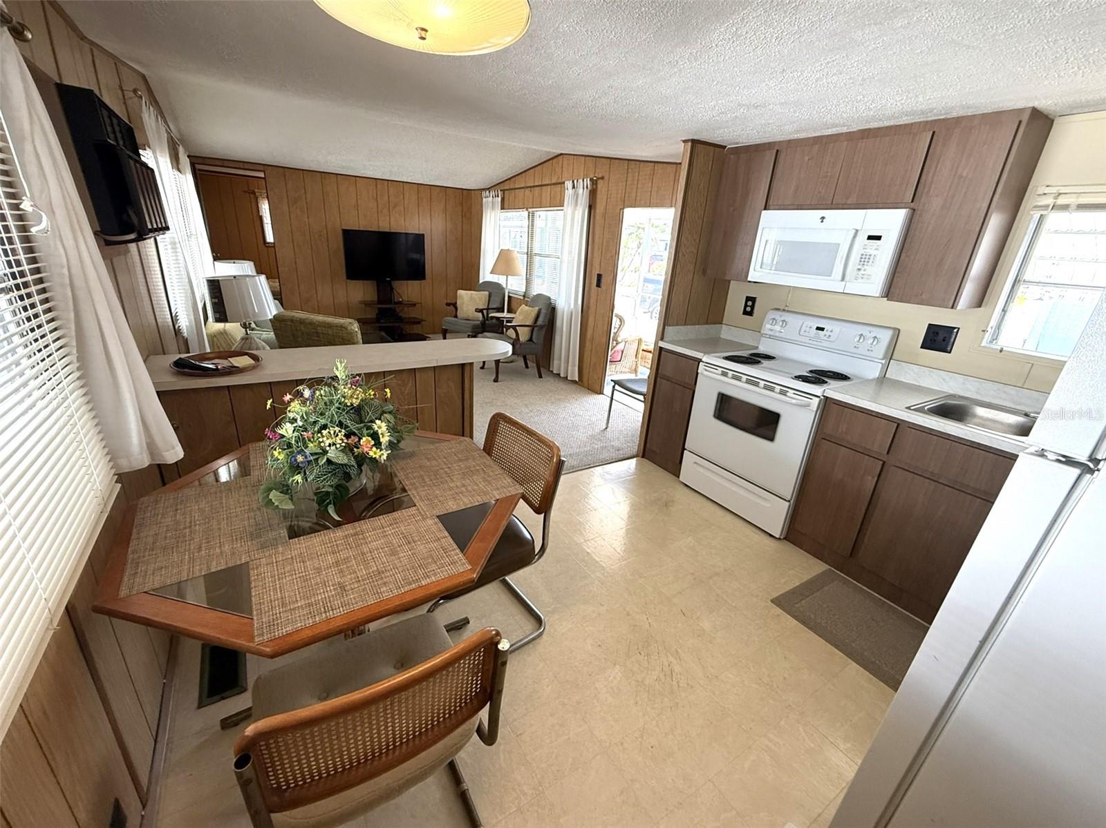 Image 9 of 42 For 212 Wolverine Avenue