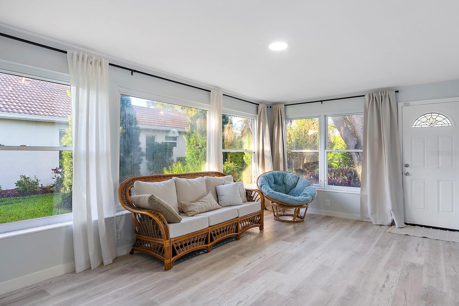 Image 10 of 39 For 514 Harbor Drive S