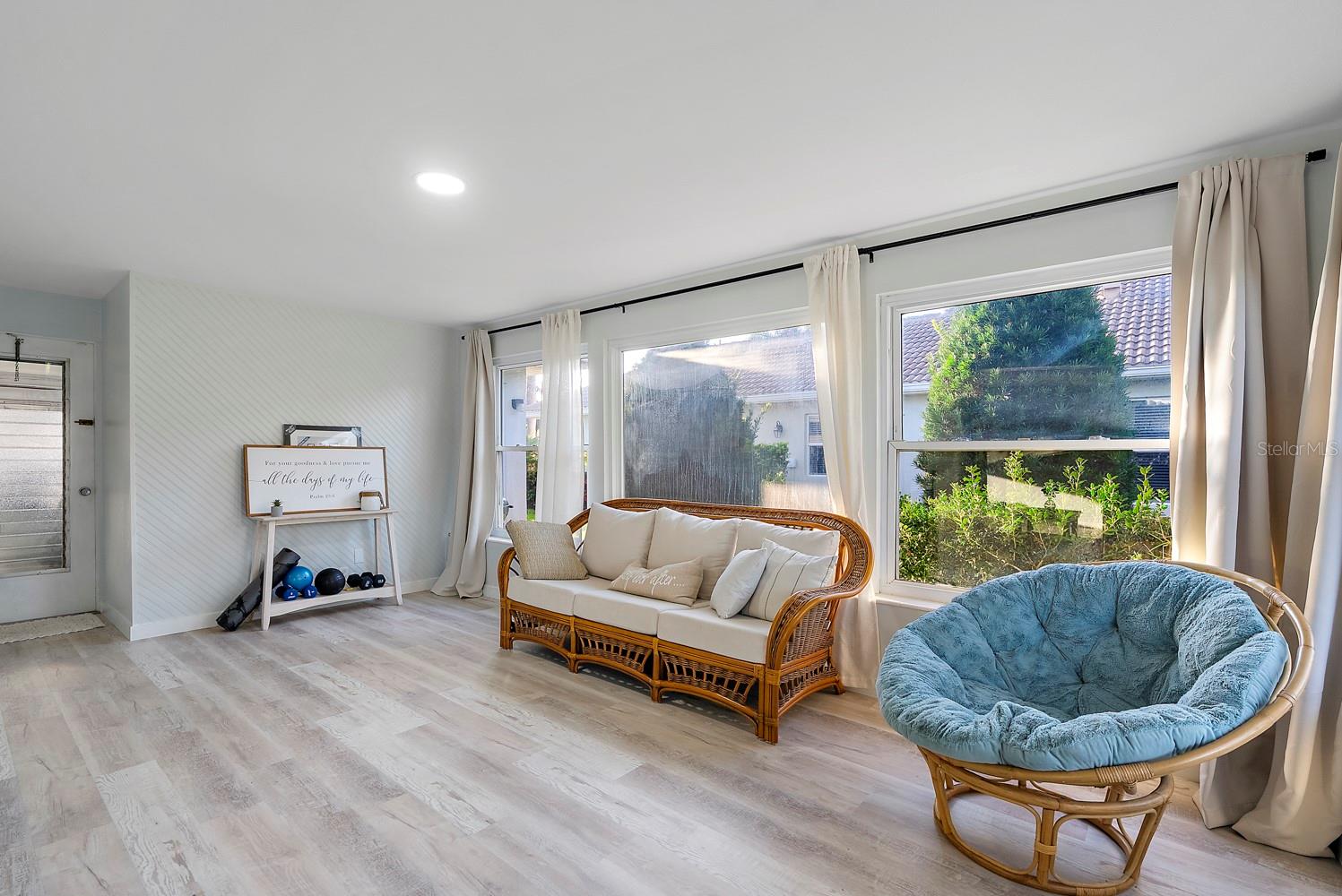 Image 11 of 39 For 514 Harbor Drive S