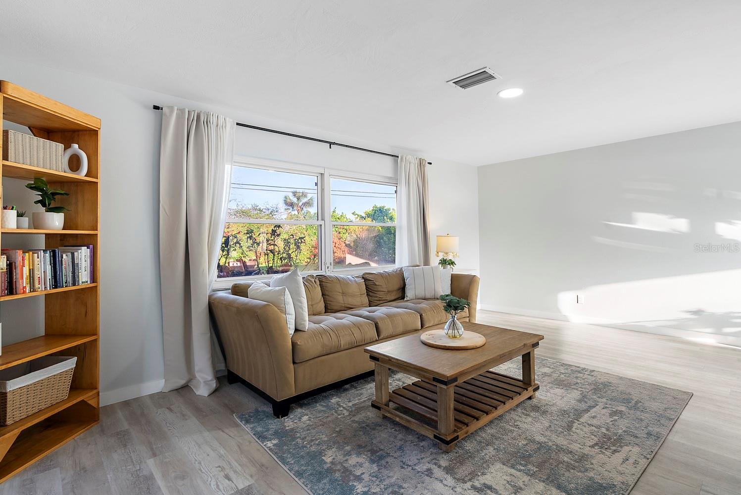 Image 12 of 39 For 514 Harbor Drive S