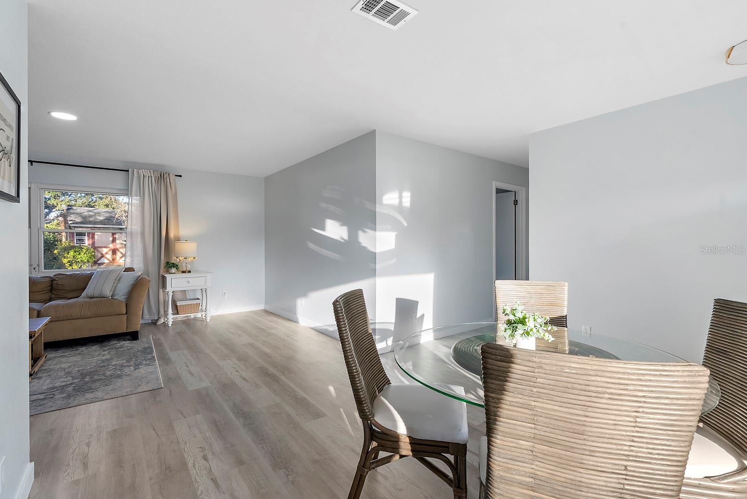 Image 15 of 39 For 514 Harbor Drive S