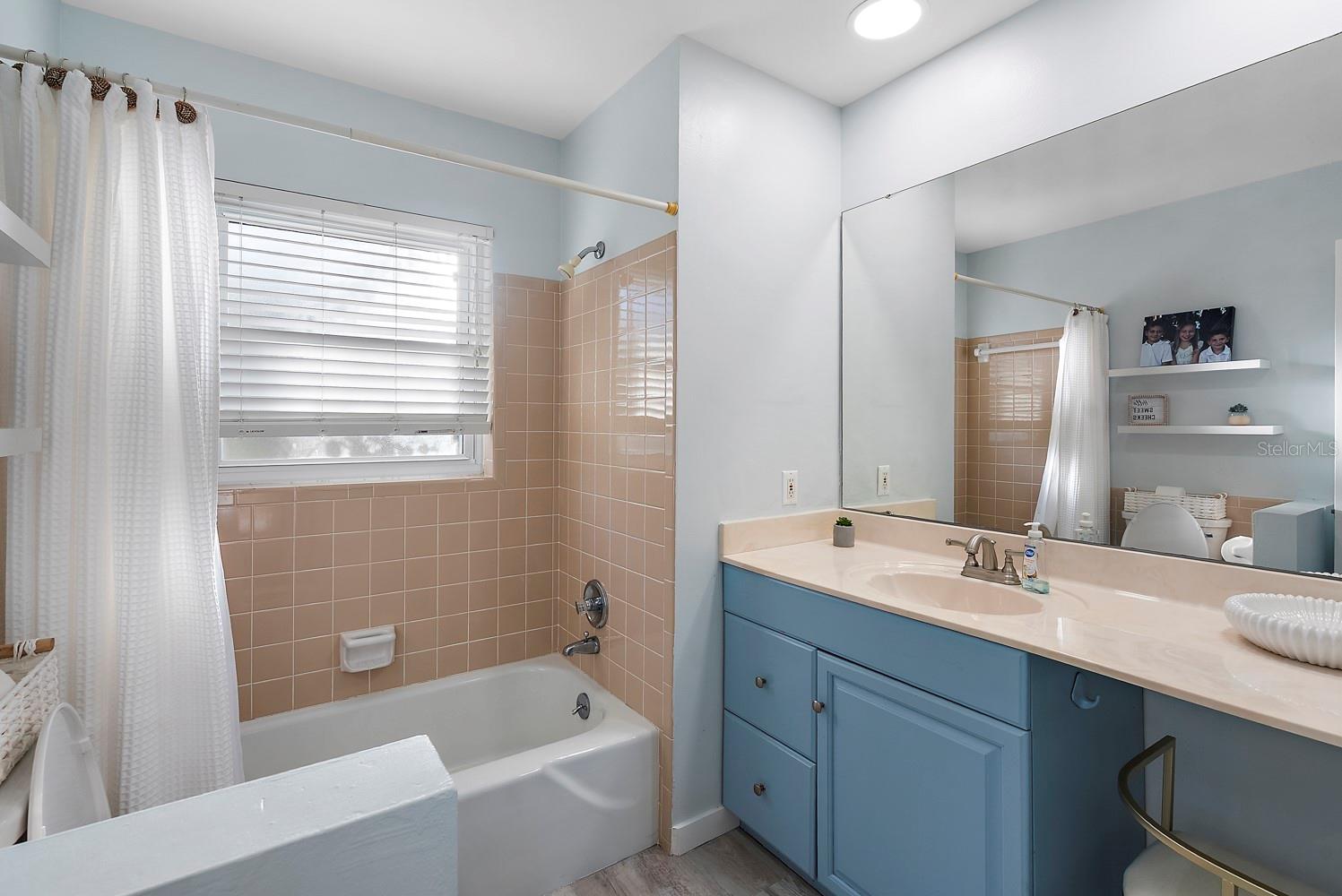 Image 17 of 39 For 514 Harbor Drive S