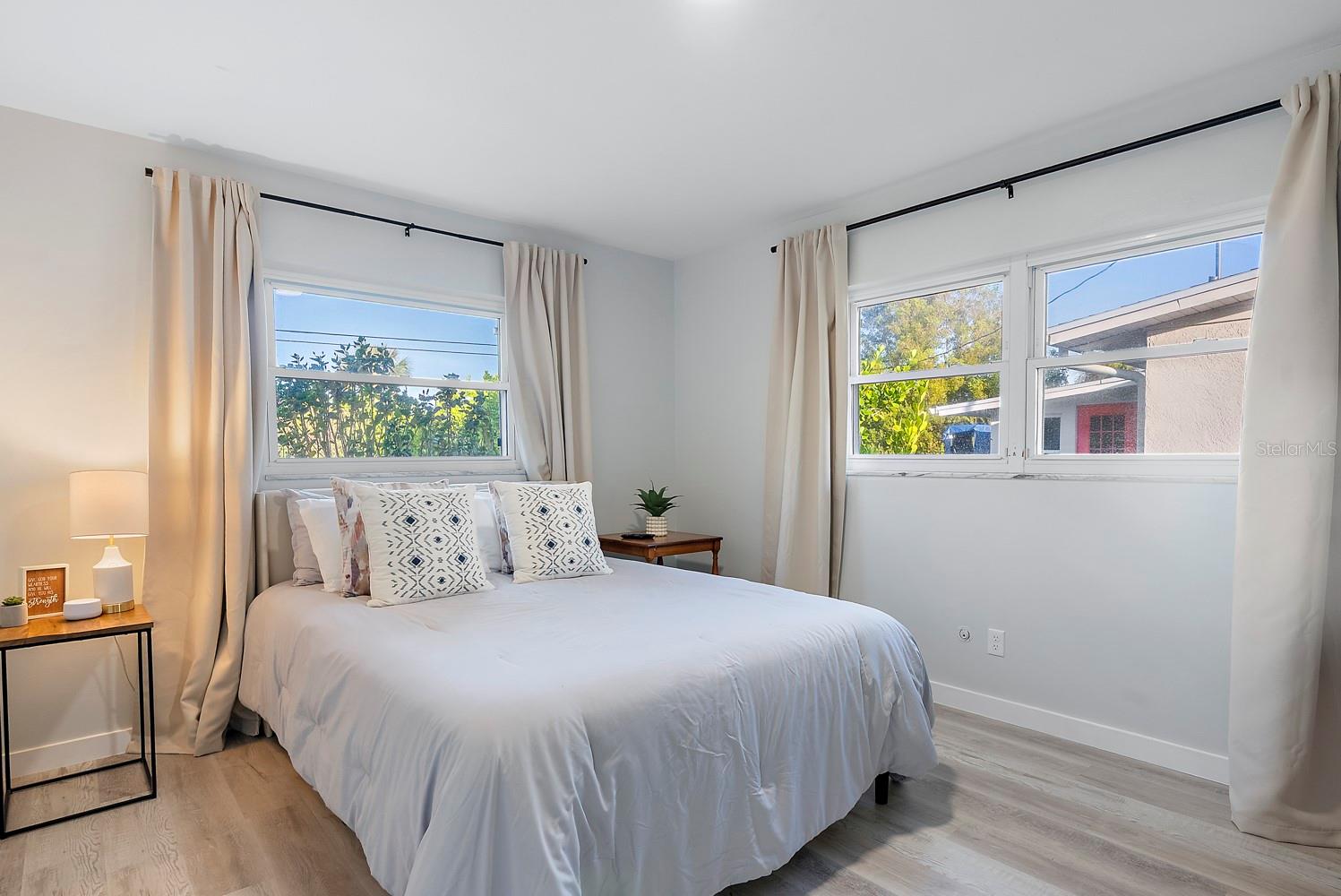 Image 18 of 39 For 514 Harbor Drive S