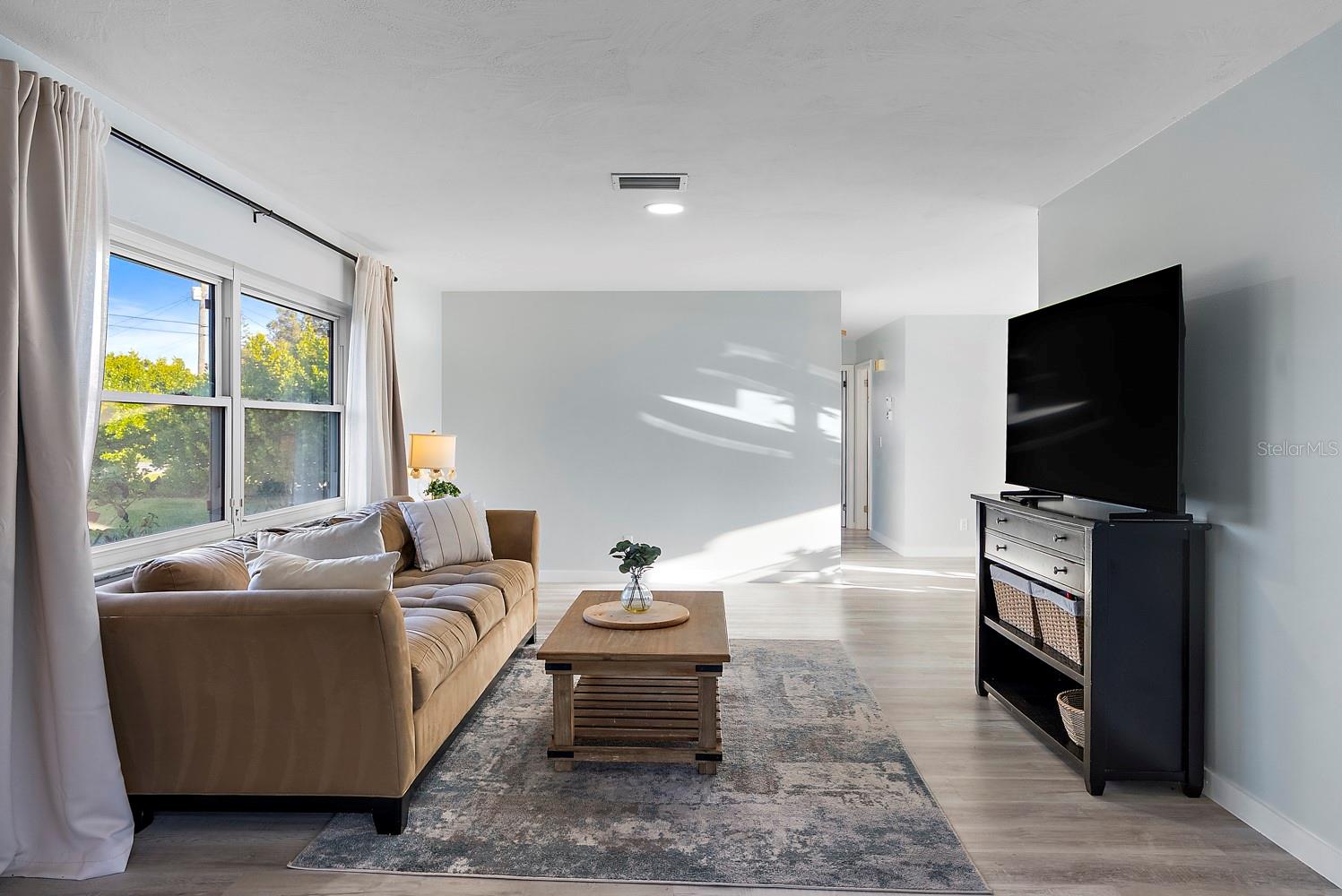 Image 23 of 39 For 514 Harbor Drive S