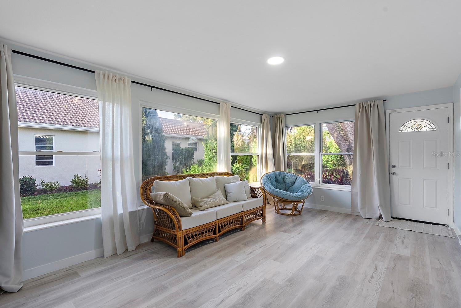 Image 9 of 39 For 514 Harbor Drive S