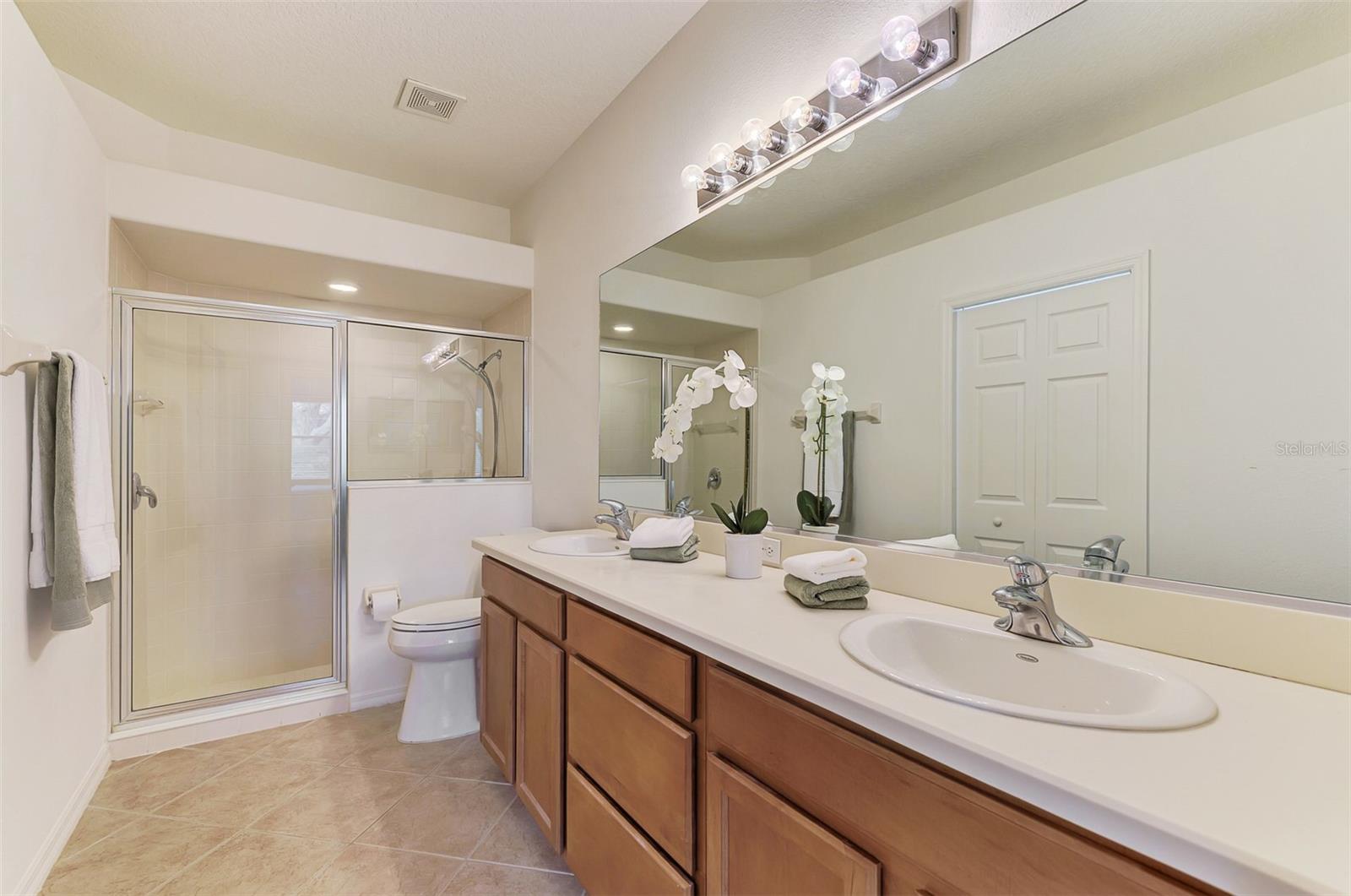 Image 33 of 95 For 9367 Carnaby Drive