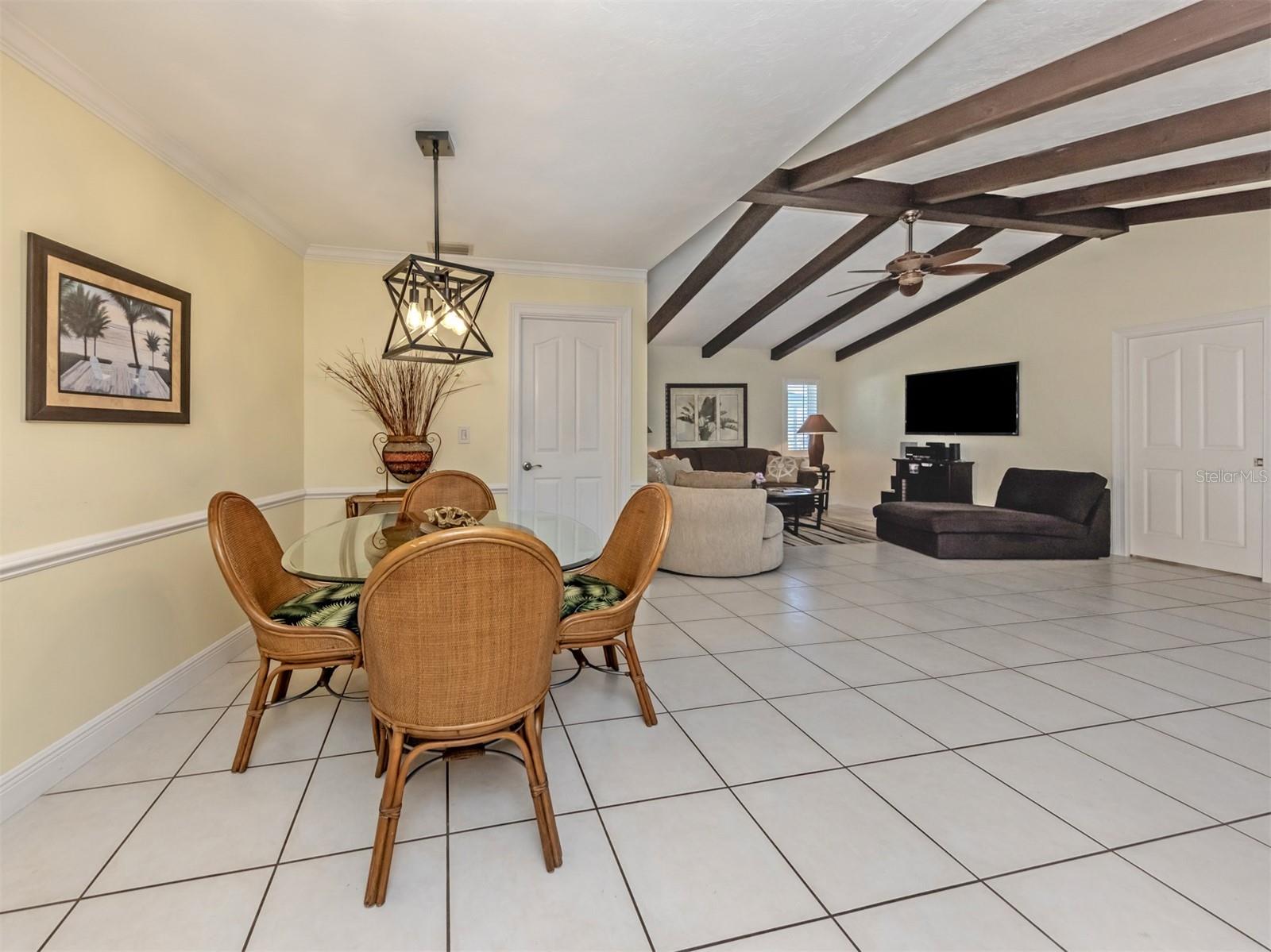 Listing photo id 10 for 1832 Ironwood Court