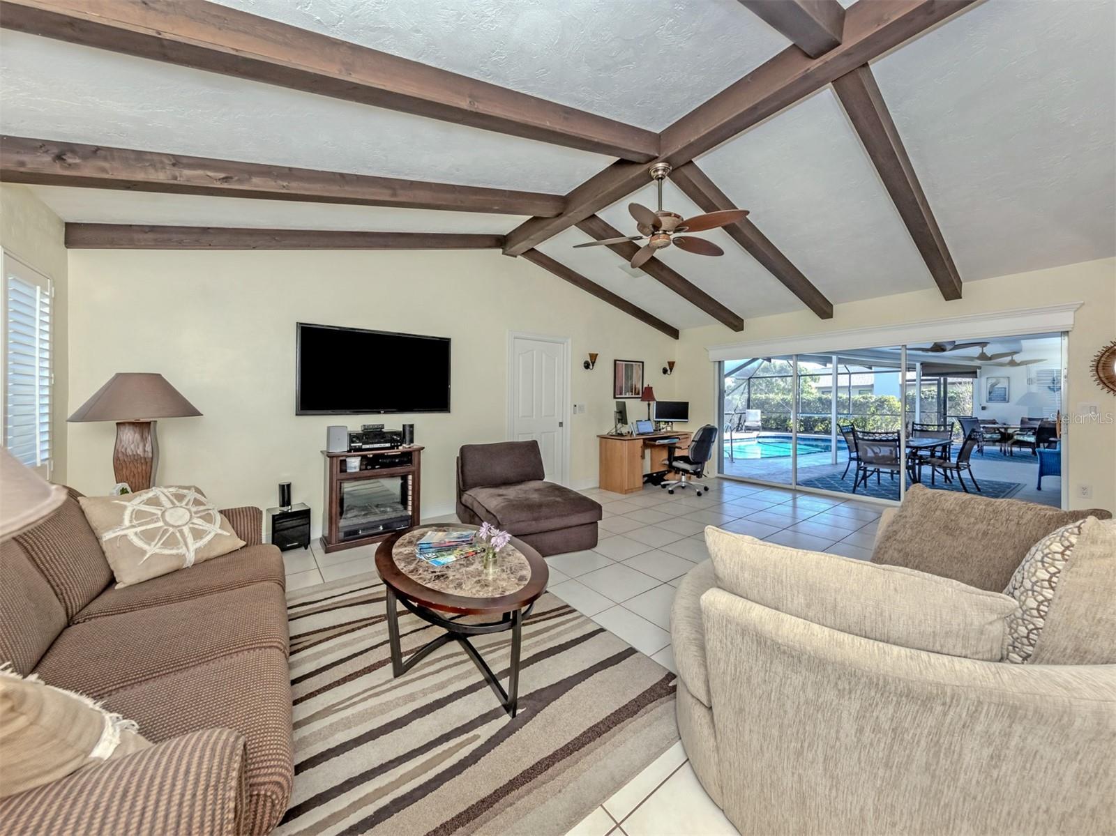 Listing photo id 13 for 1832 Ironwood Court