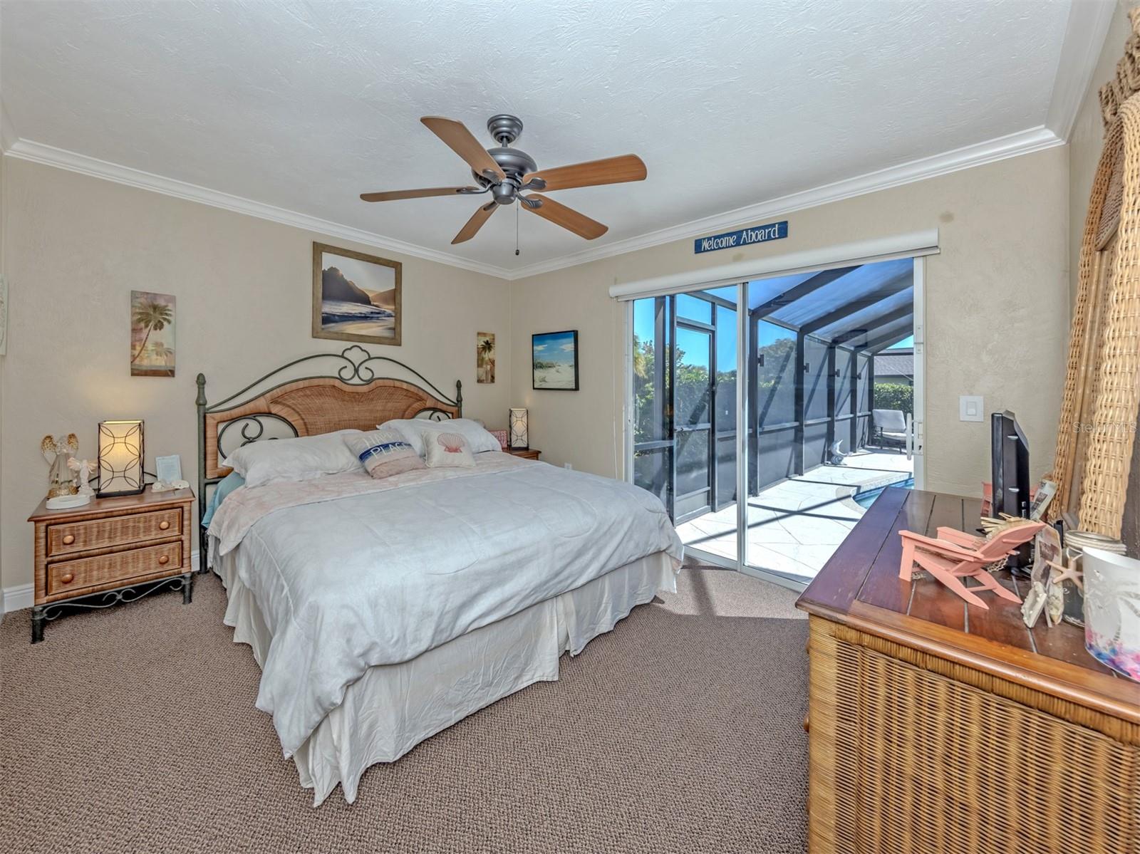 Listing photo id 14 for 1832 Ironwood Court