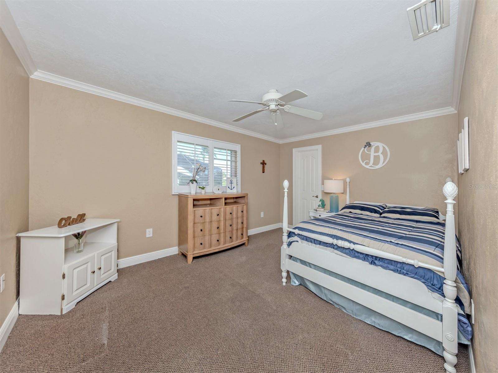 Listing photo id 16 for 1832 Ironwood Court