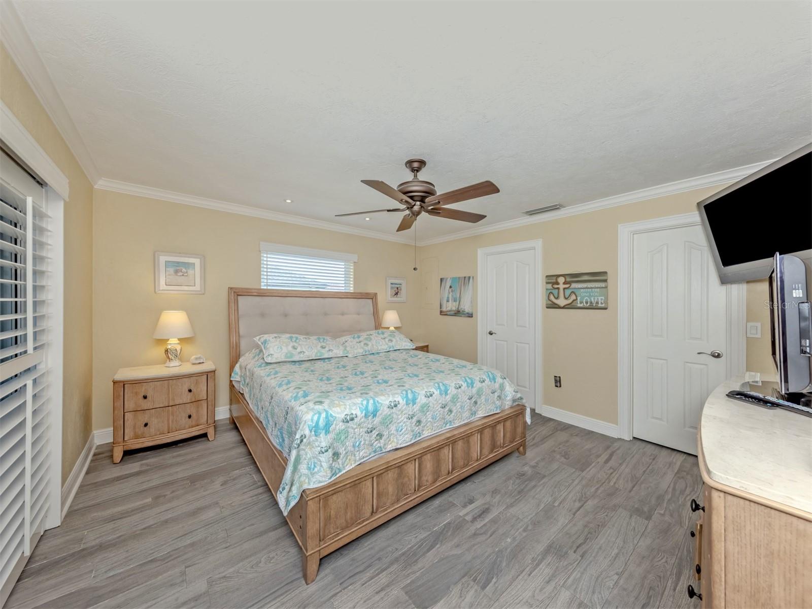 Listing photo id 17 for 1832 Ironwood Court