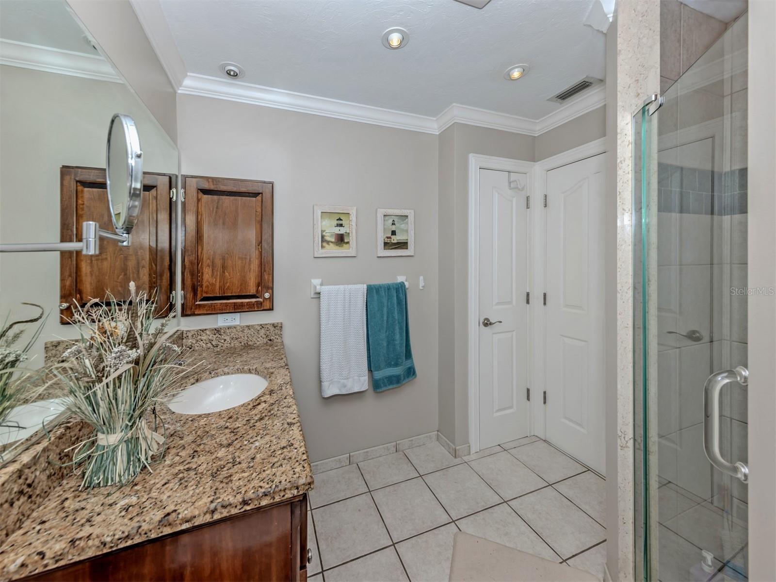 Listing photo id 18 for 1832 Ironwood Court