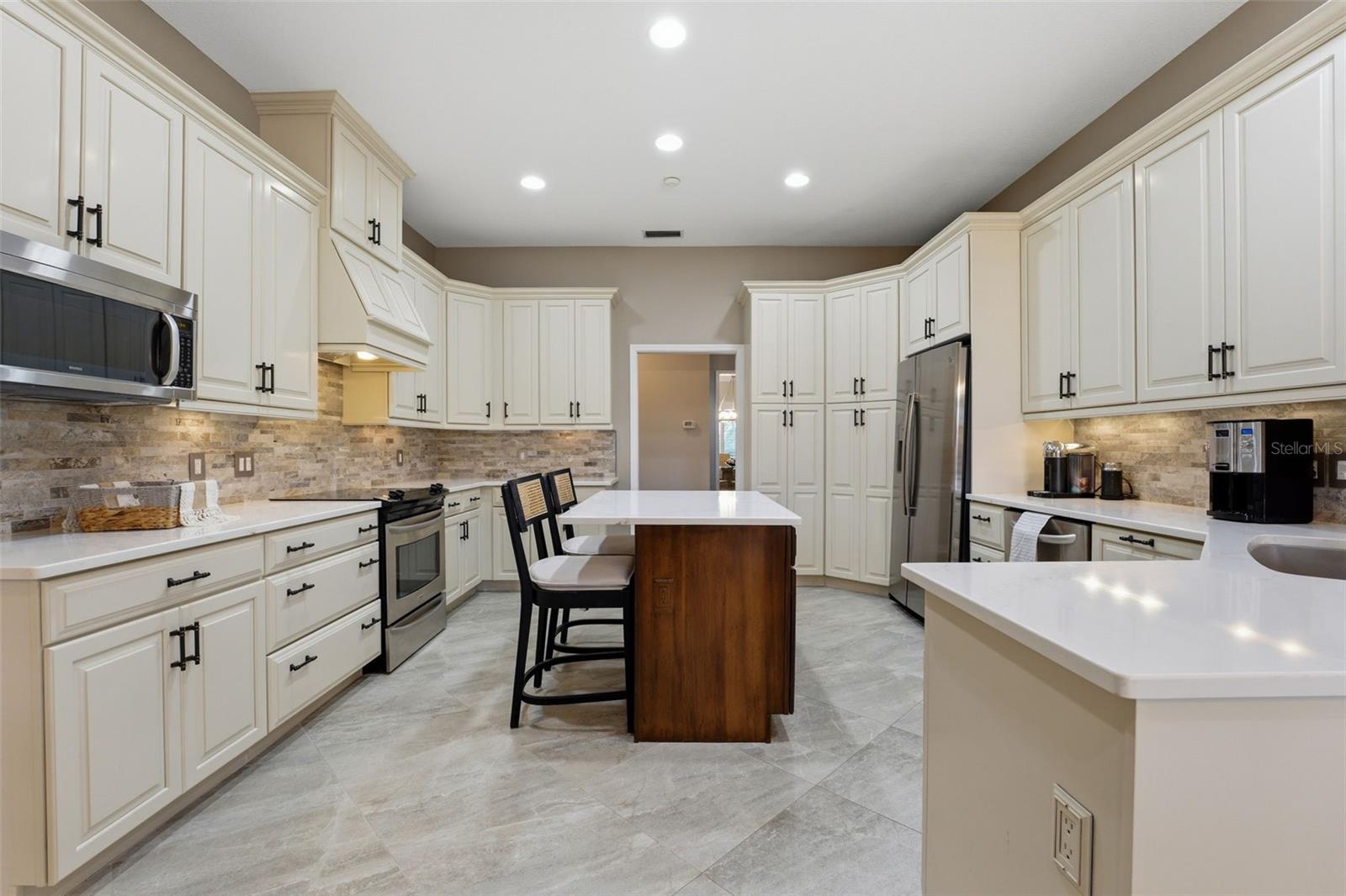 Image 24 of 93 For 434 Tremingham Way