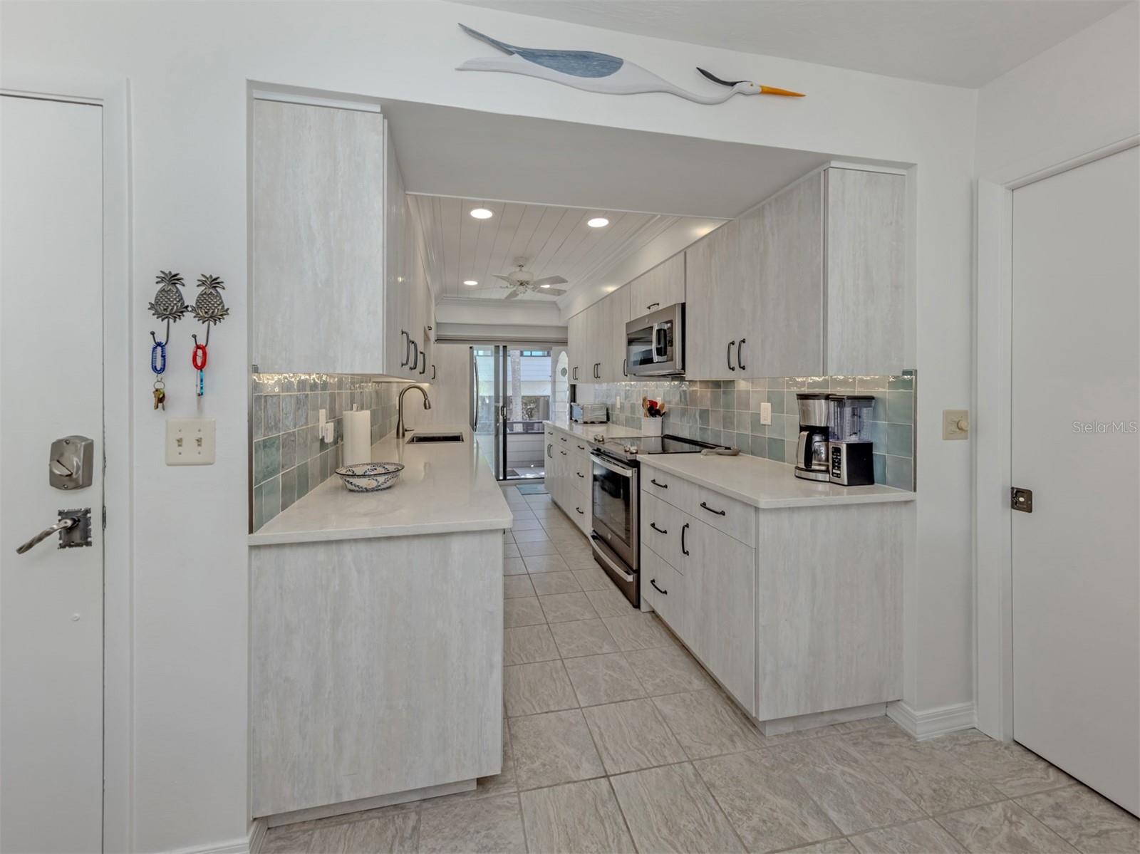 Image 14 of 75 For 1555 Tarpon Center Drive 242