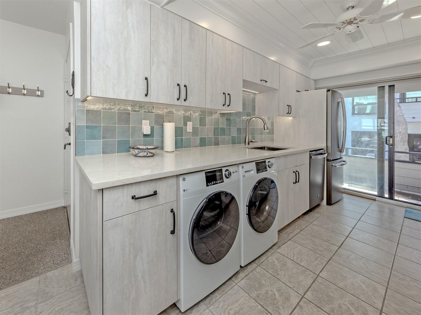 Image 16 of 75 For 1555 Tarpon Center Drive 242