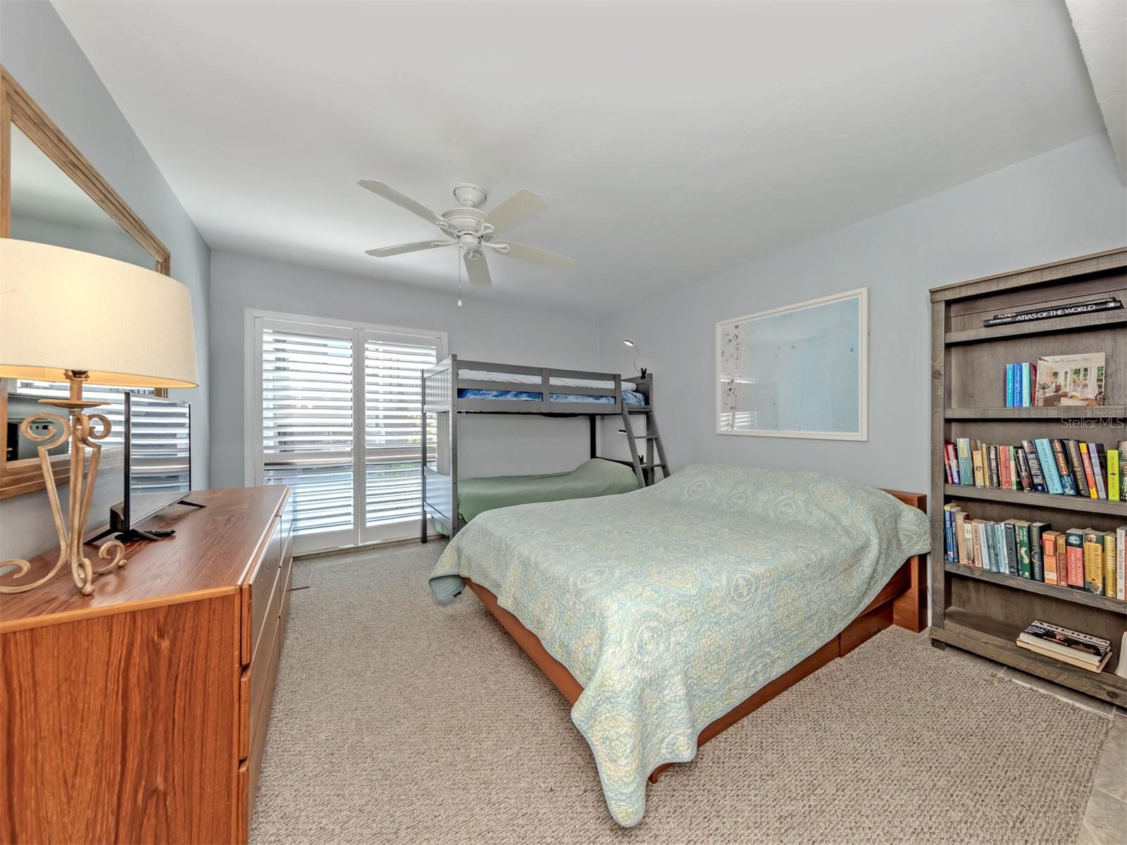 Image 18 of 75 For 1555 Tarpon Center Drive 242