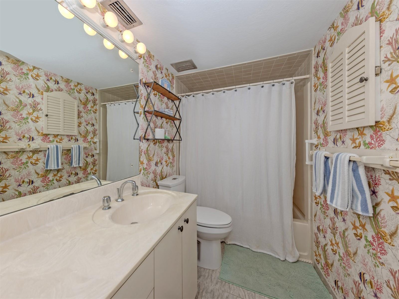 Image 19 of 75 For 1555 Tarpon Center Drive 242