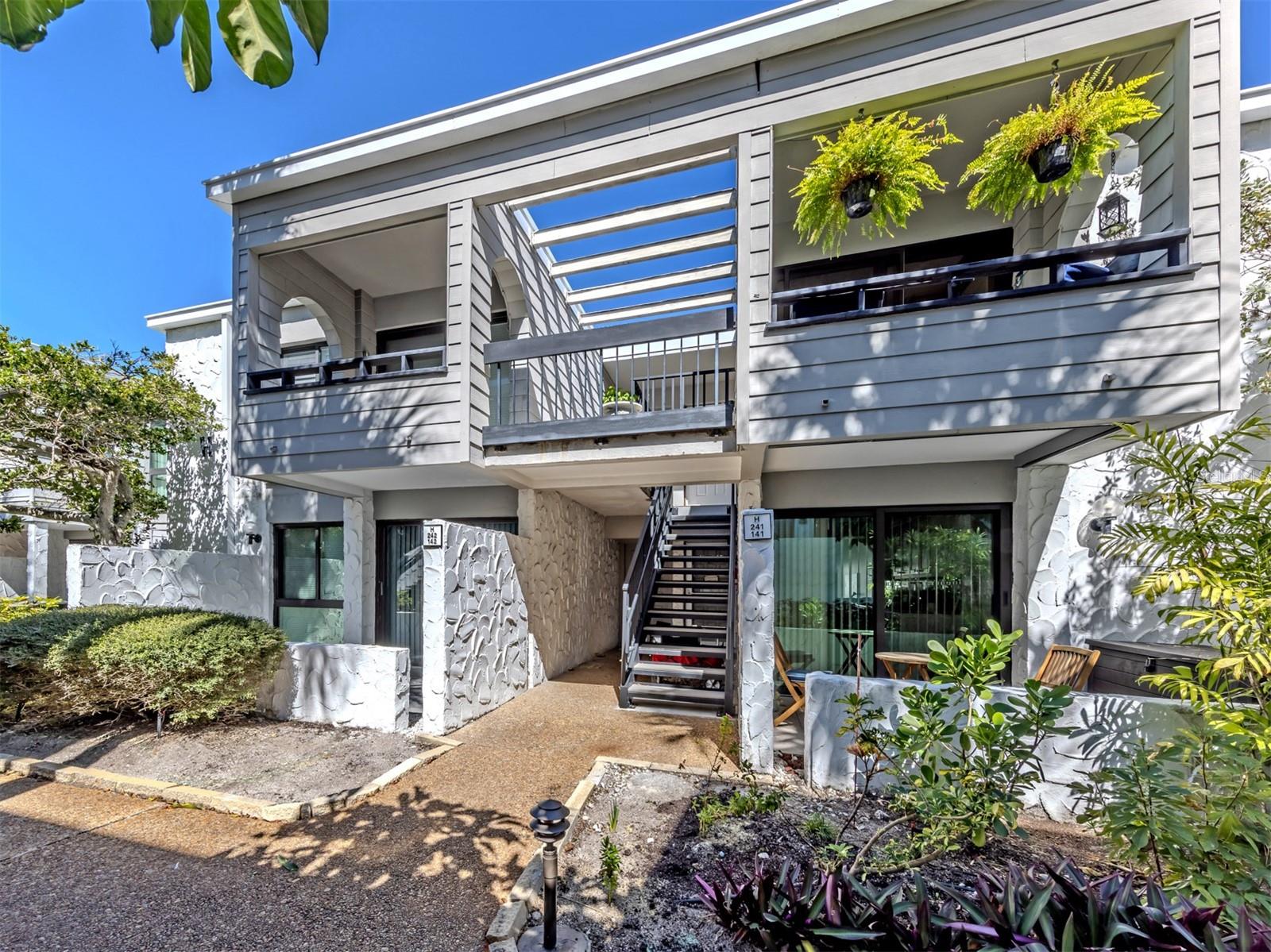 Image 2 of 75 For 1555 Tarpon Center Drive 242