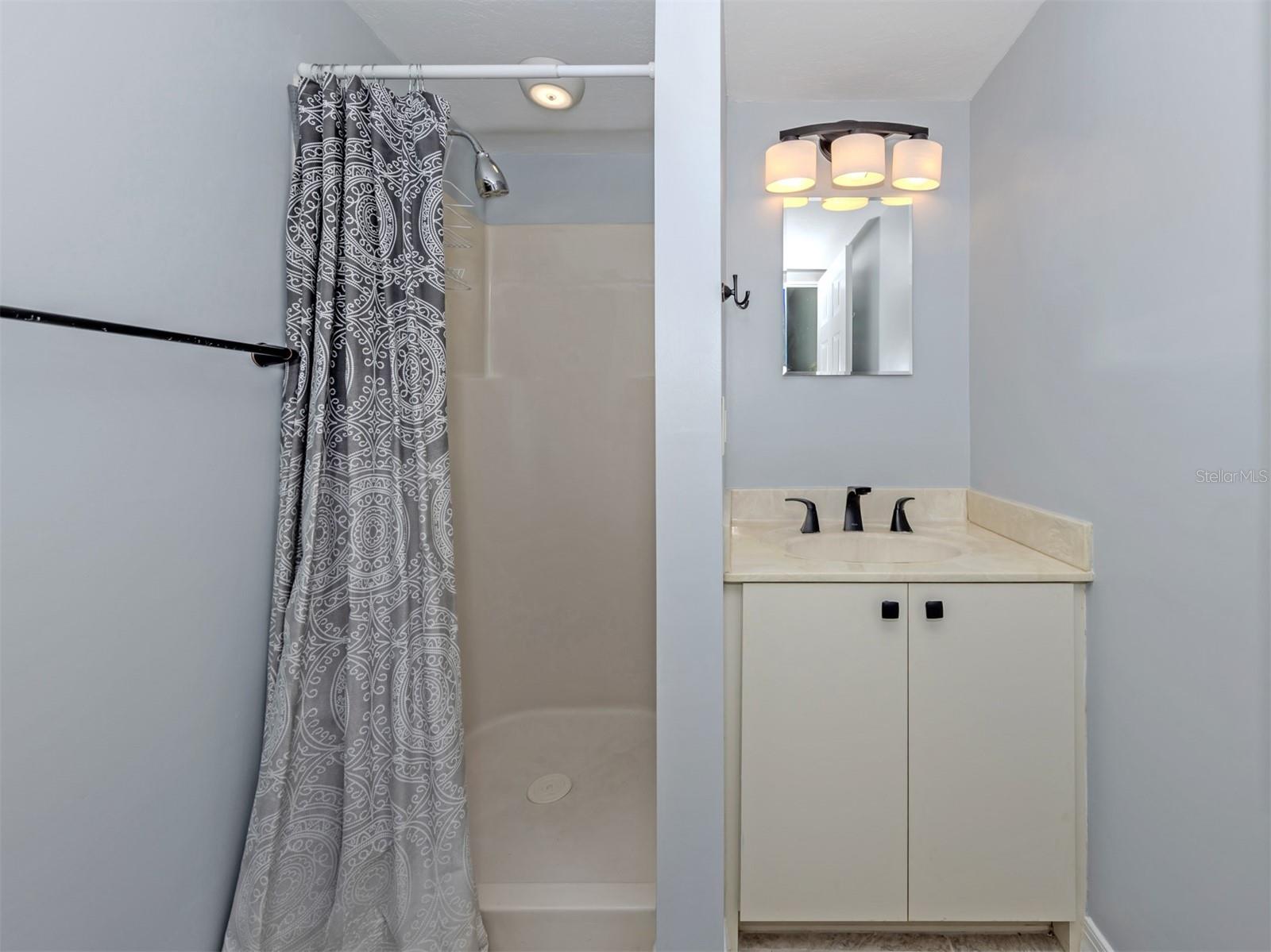 Image 21 of 75 For 1555 Tarpon Center Drive 242