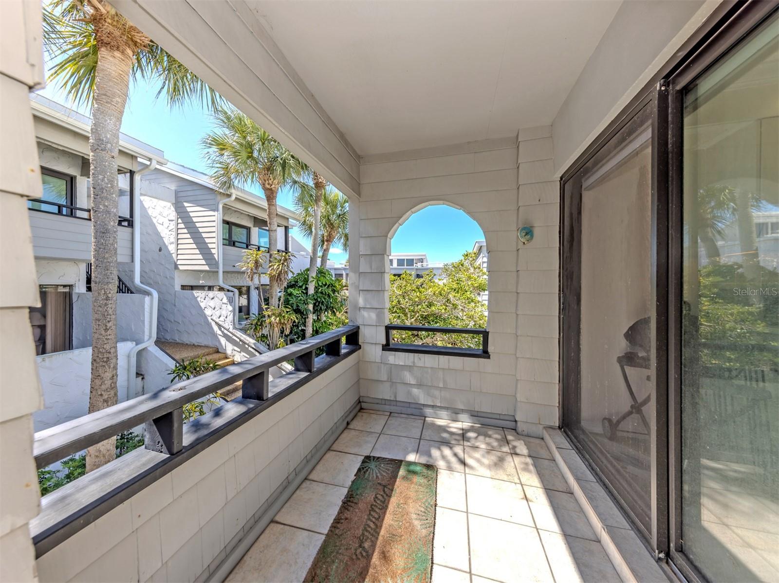 Image 26 of 75 For 1555 Tarpon Center Drive 242