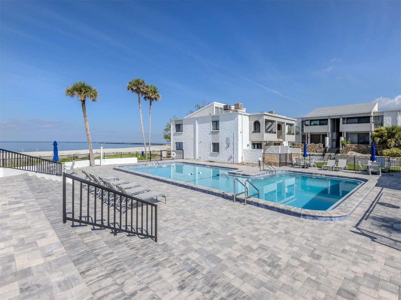 Image 28 of 75 For 1555 Tarpon Center Drive 242