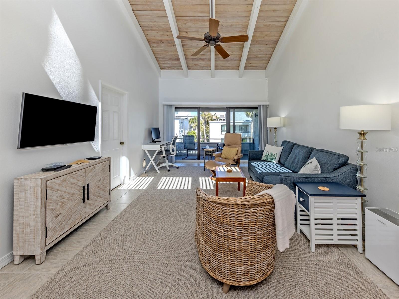 Image 4 of 75 For 1555 Tarpon Center Drive 242