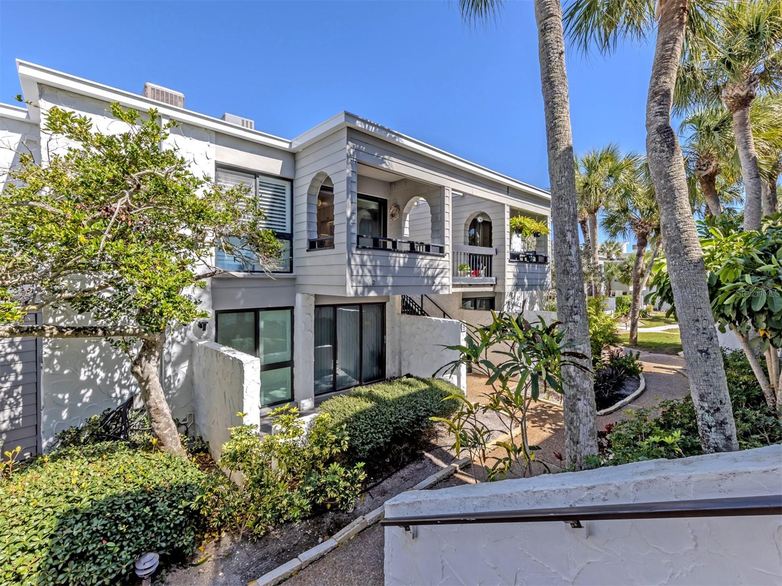 Image 40 of 75 For 1555 Tarpon Center Drive 242