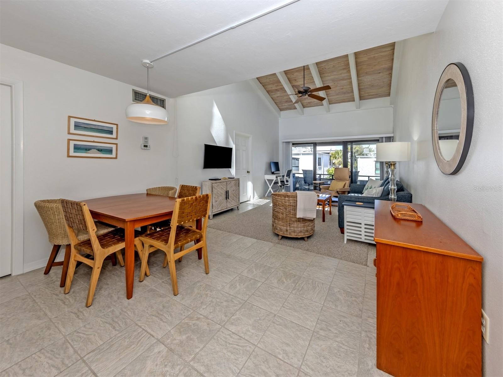 Image 5 of 75 For 1555 Tarpon Center Drive 242