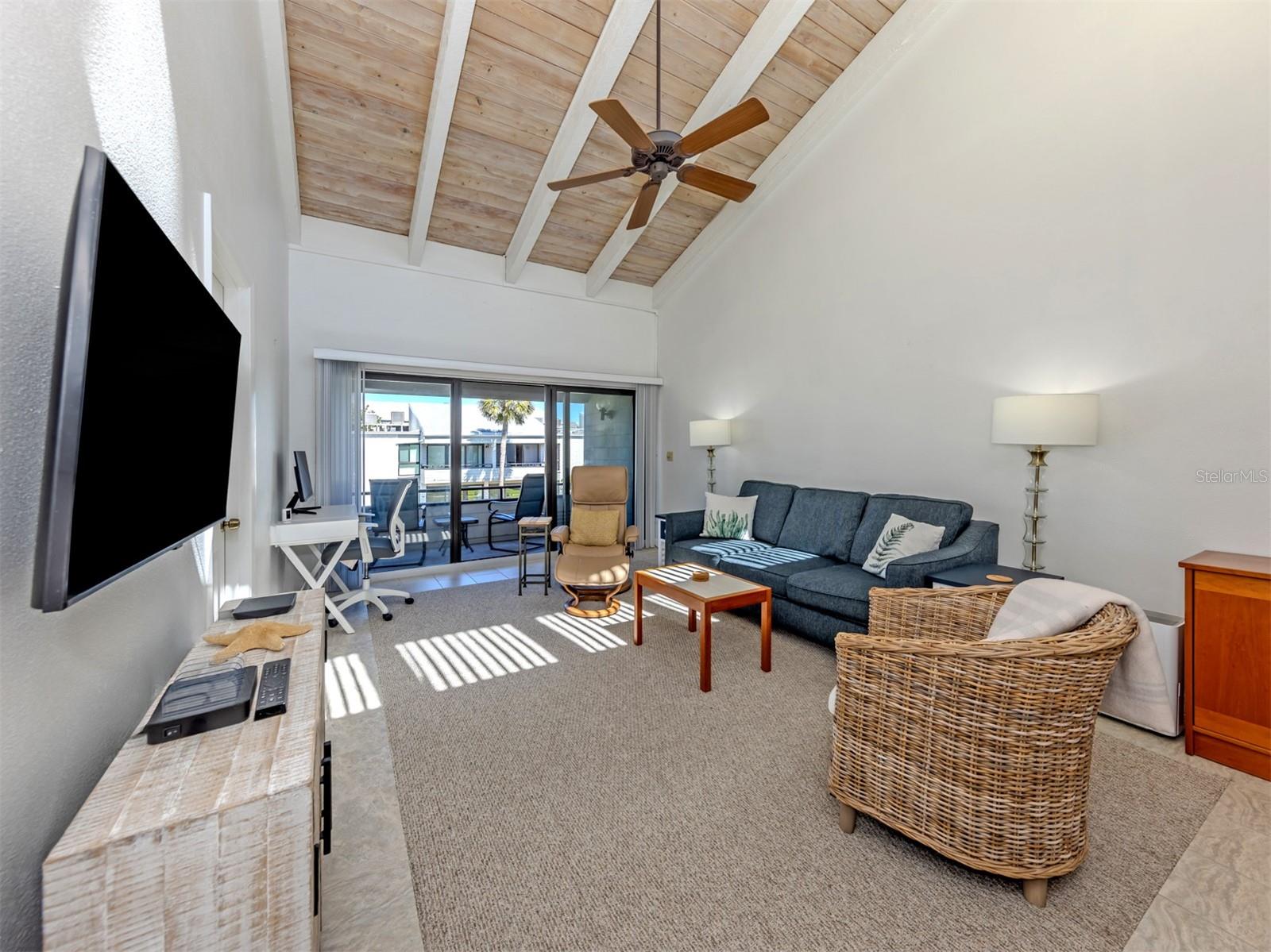 Image 6 of 75 For 1555 Tarpon Center Drive 242