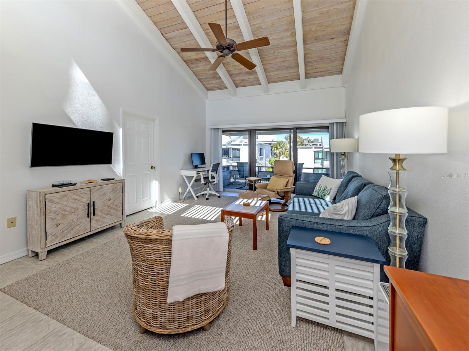 Image 7 of 75 For 1555 Tarpon Center Drive 242