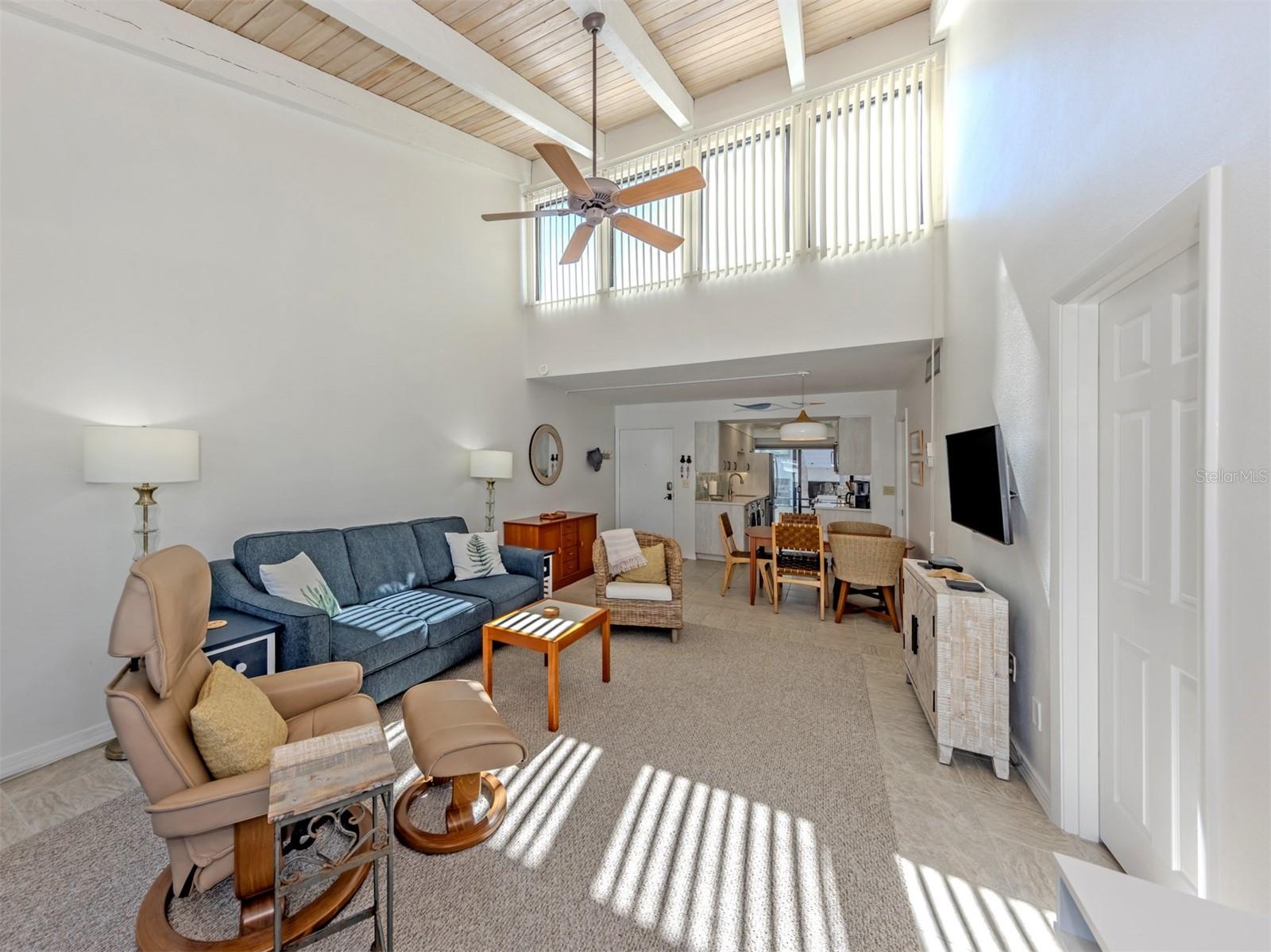 Image 8 of 75 For 1555 Tarpon Center Drive 242