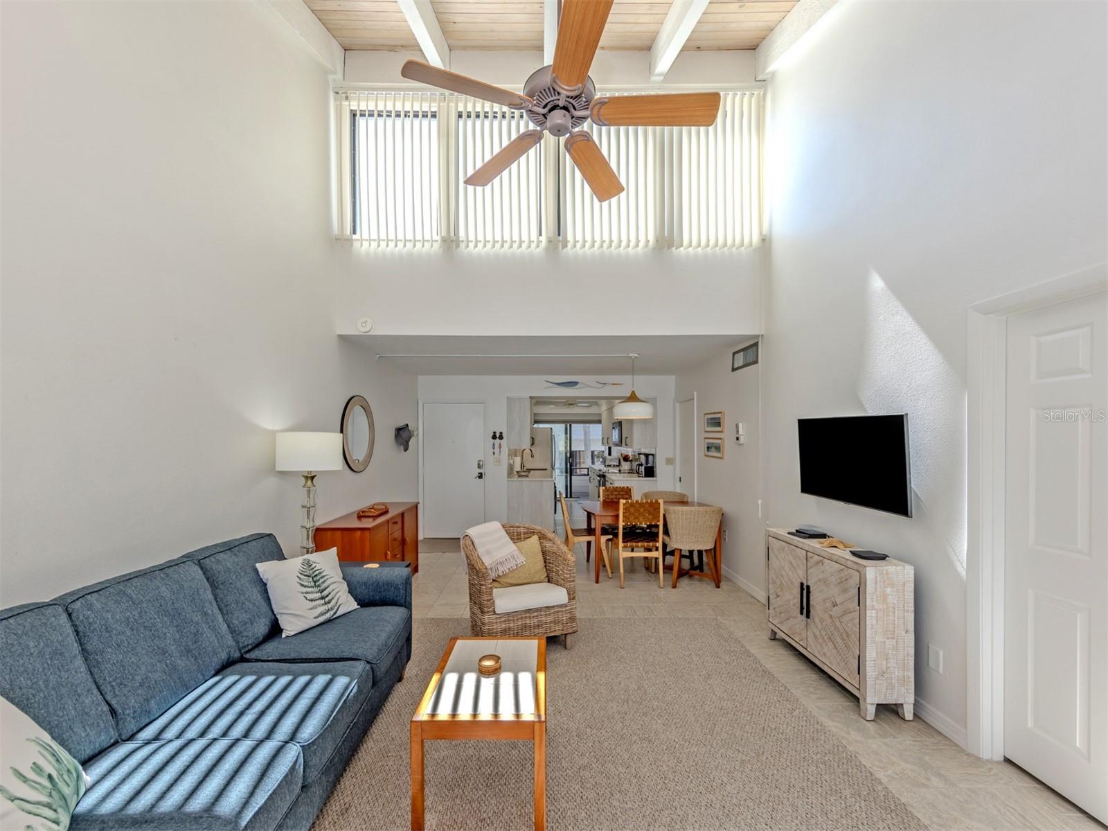 Image 9 of 75 For 1555 Tarpon Center Drive 242