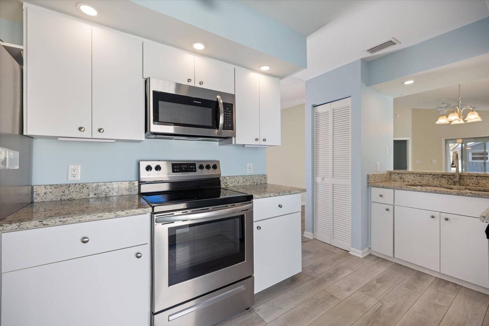 Image 5 of 43 For 856 Chatham Drive 856