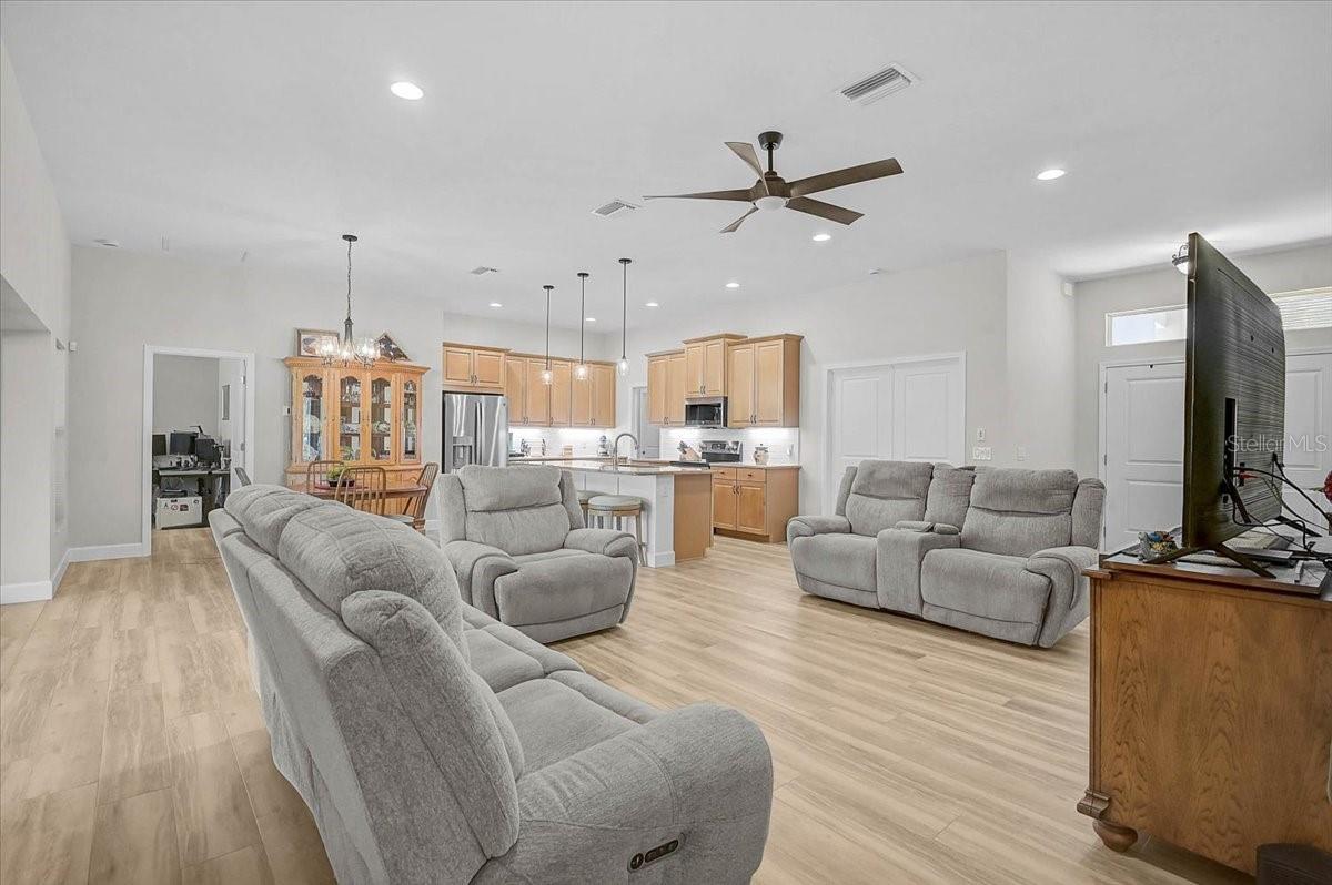 Listing photo id 11 for 4109 Cranberry Boulevard