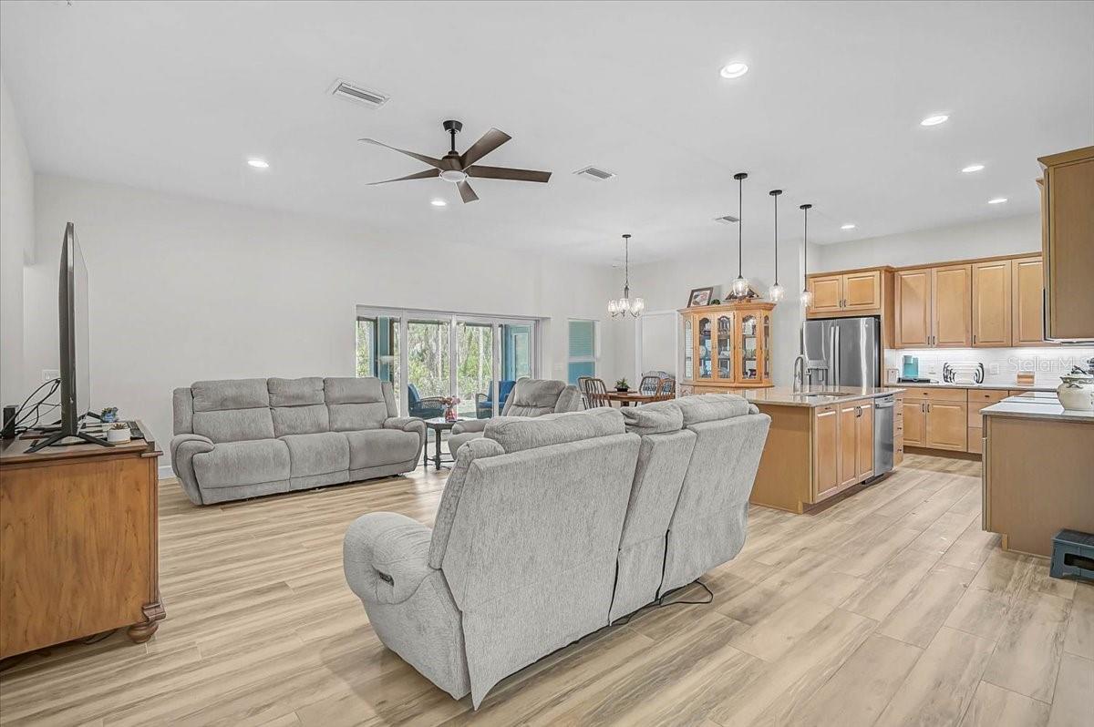 Listing photo id 12 for 4109 Cranberry Boulevard