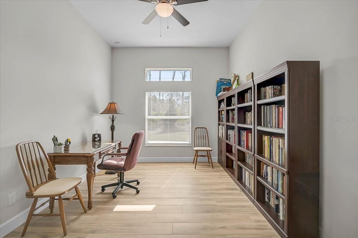 Listing photo id 13 for 4109 Cranberry Boulevard